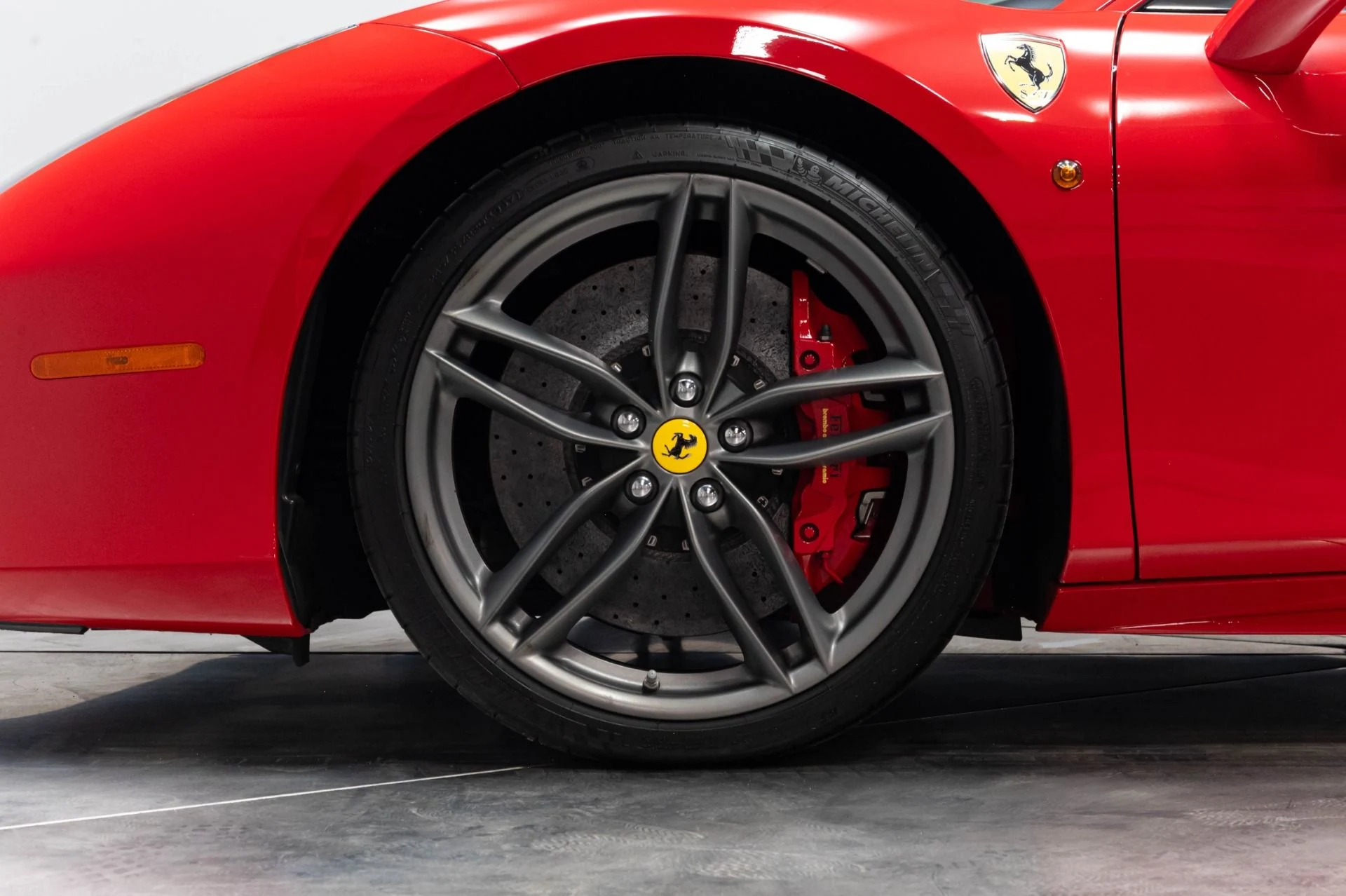 mph044_2486947407_Used_2018_Ferrari_488_GTB_1785189078_adbcc62730