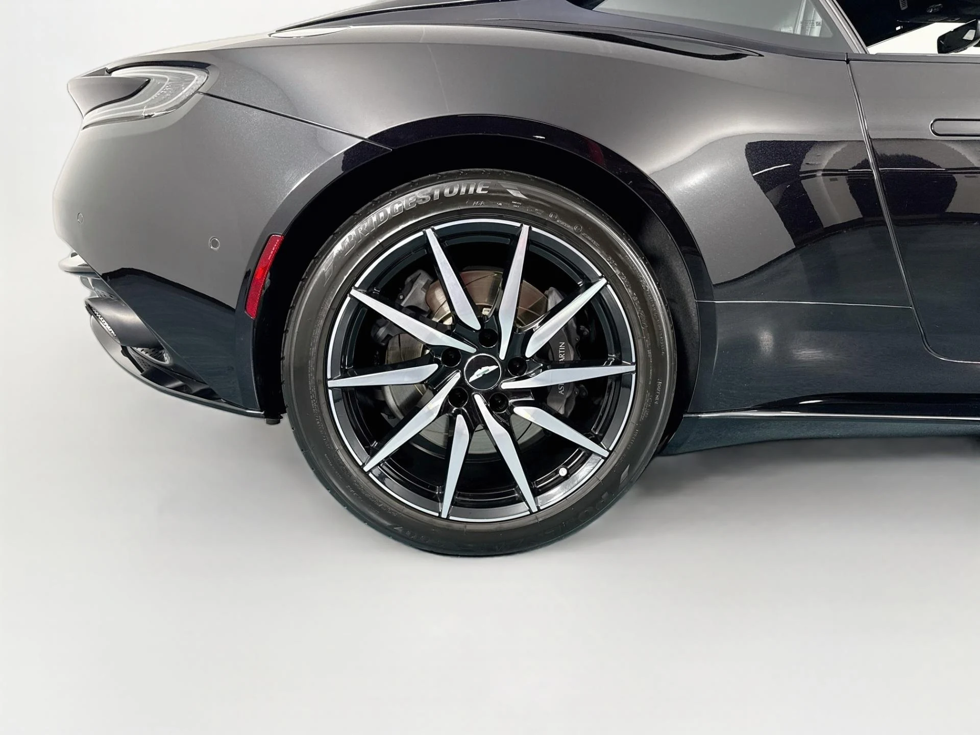 mph044_2487339827_Used_2020_Aston_Martin_DB_11_V8_1787344187_a5d1a49a4d