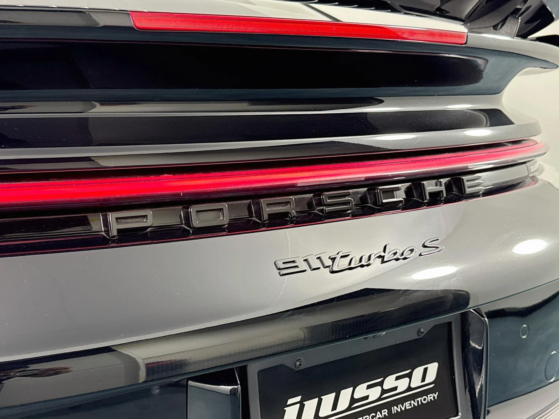 mph044_2488089518_Used_2021_Porsche_911_Turbo_S_1787123372_6506d4ae65