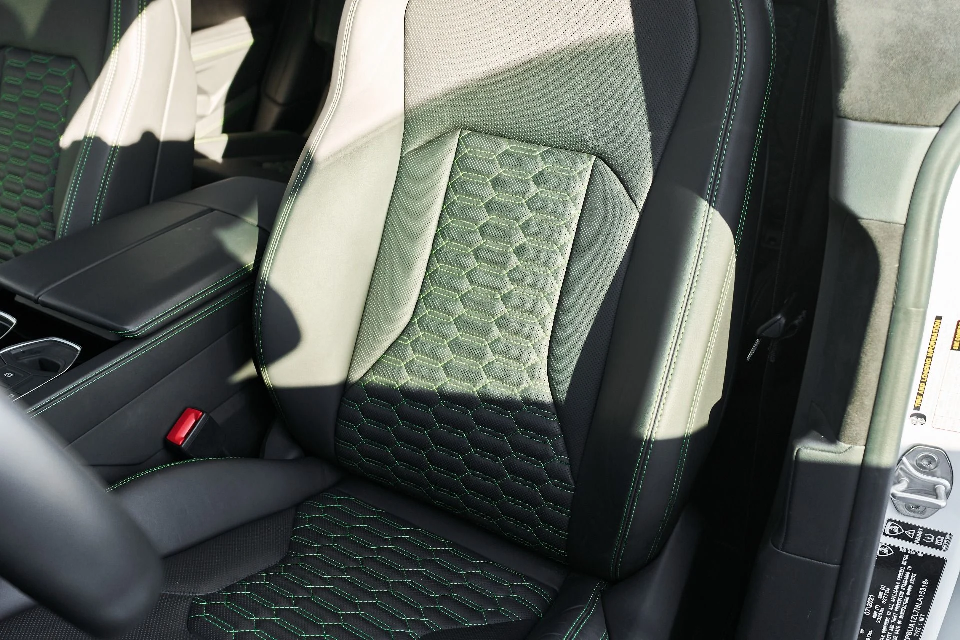 mph044_2490406927_Used_2021_Lamborghini_Urus_1765854522_9638fdd7b1