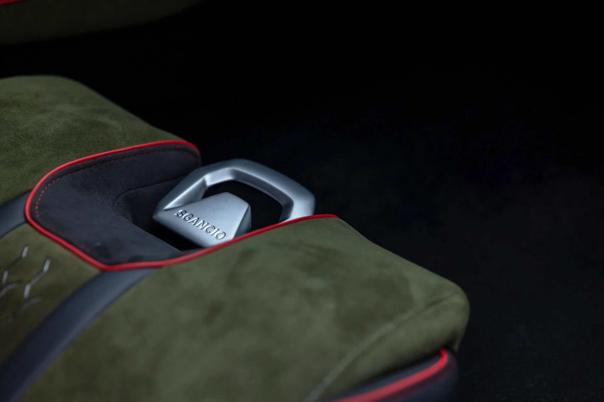 mph044_2496391356_Used_2024_Lamborghini_Huracan_Sterrato_1765391926_46274e9e95