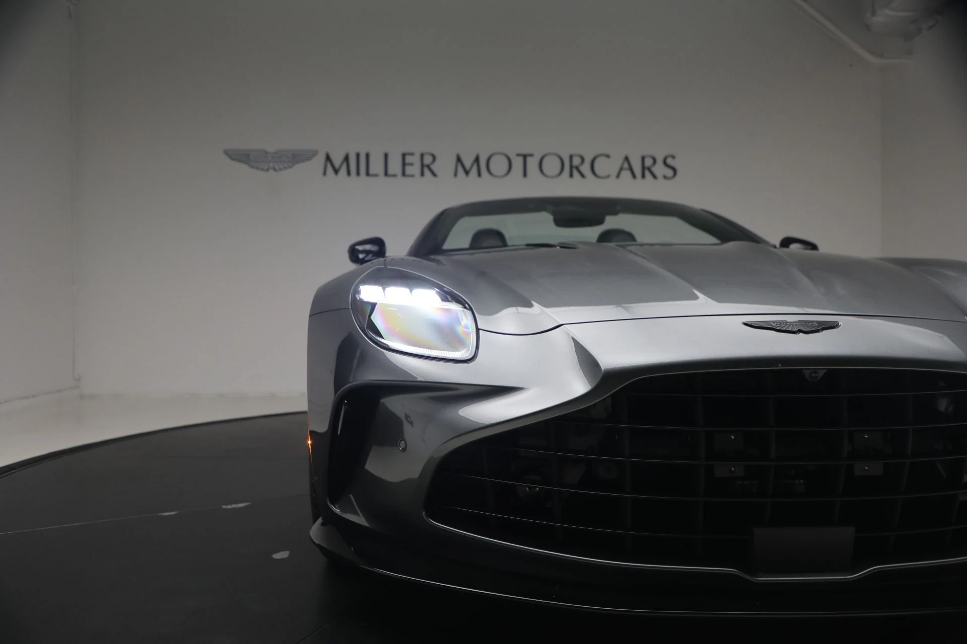 mph044_2503631416_New_2026_Aston_Martin_Vantage_S_Roadster_1776880029_88828d752a