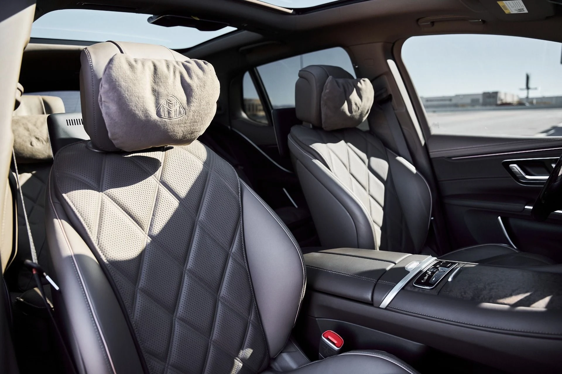 mph044_250523101_Used_2025_Mercedes_Benz_EQS_Maybach_EQS_680_1770508817_d1f7e6b8e9