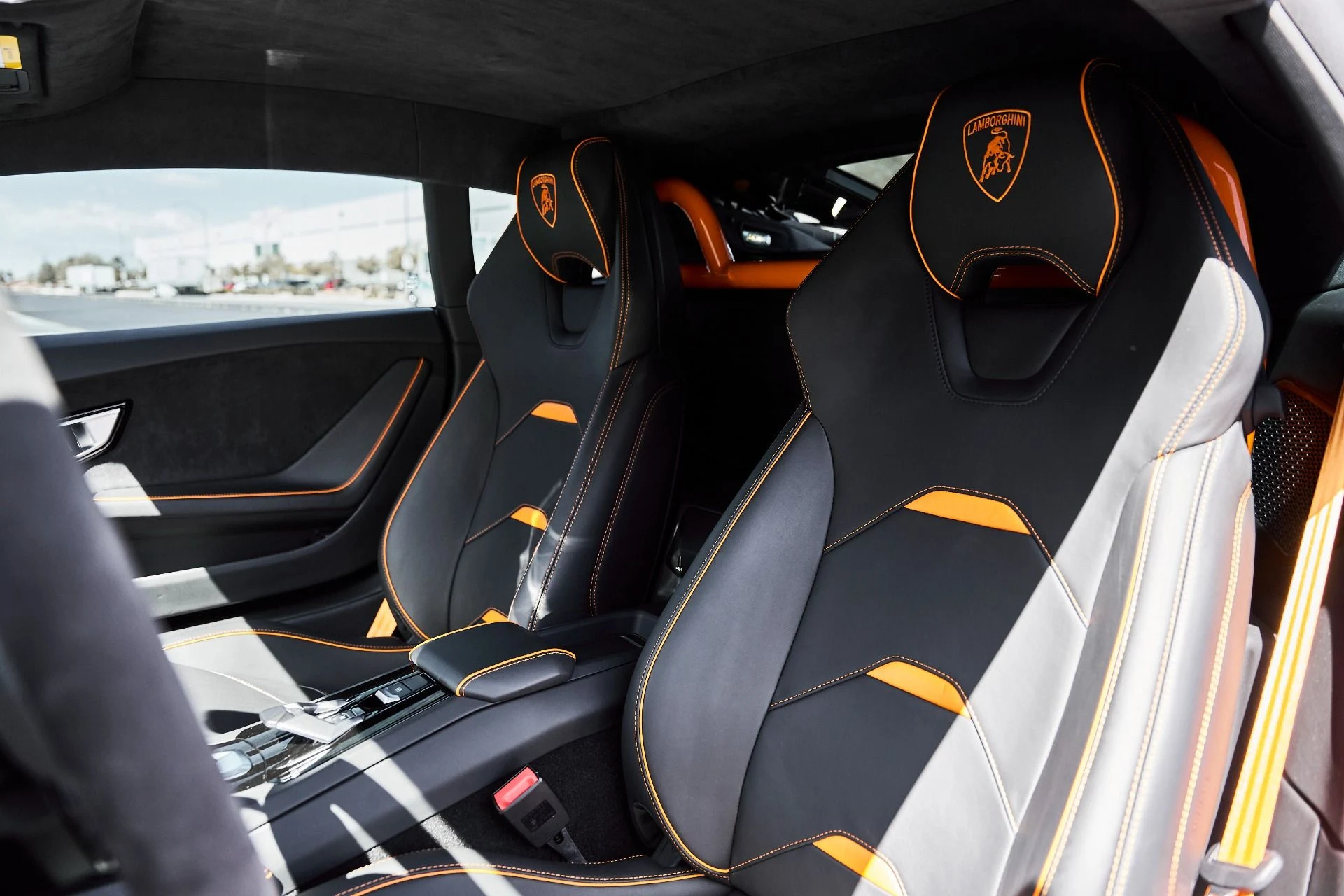 mph044_252273858_Used_2020_Lamborghini_Huracan_EVO_Base_1777394839_1ebd3b34c7