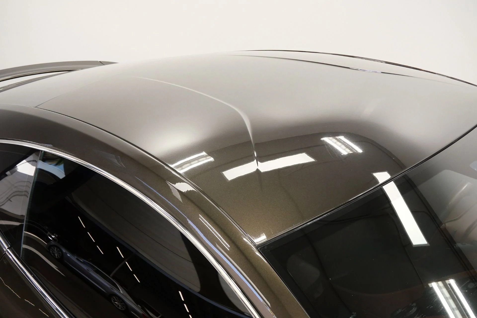 mph044_2532398978_Used_2014_Aston_Martin_Vanquish_Hourglass_Quilting_Beautiful_Color_V12_Power_1770409354_223bf9d8ea