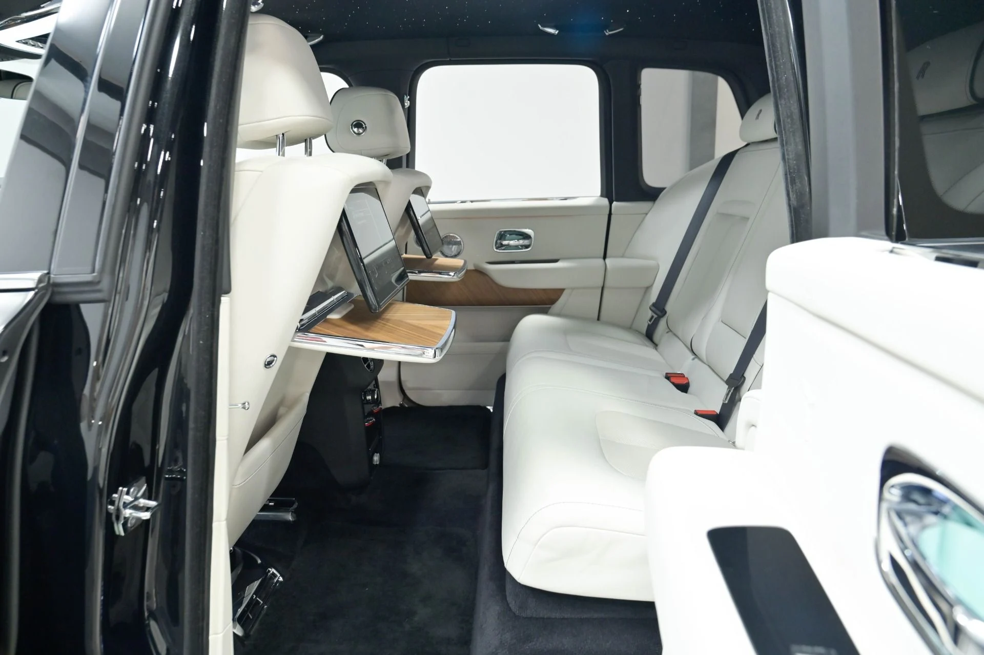 mph044_2542418204_Used_2023_Rolls_Royce_Cullinan_1782858557_833ef595d4
