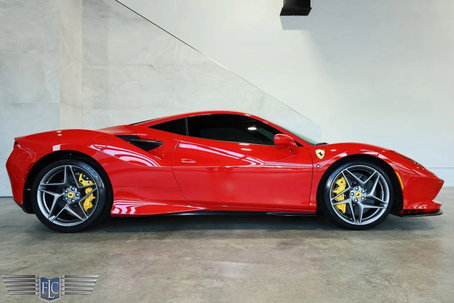 mph044_2543130125_used_2020_ferrari_f8_tributo_coupe_9689_22891893_45_1024_3e6629c002