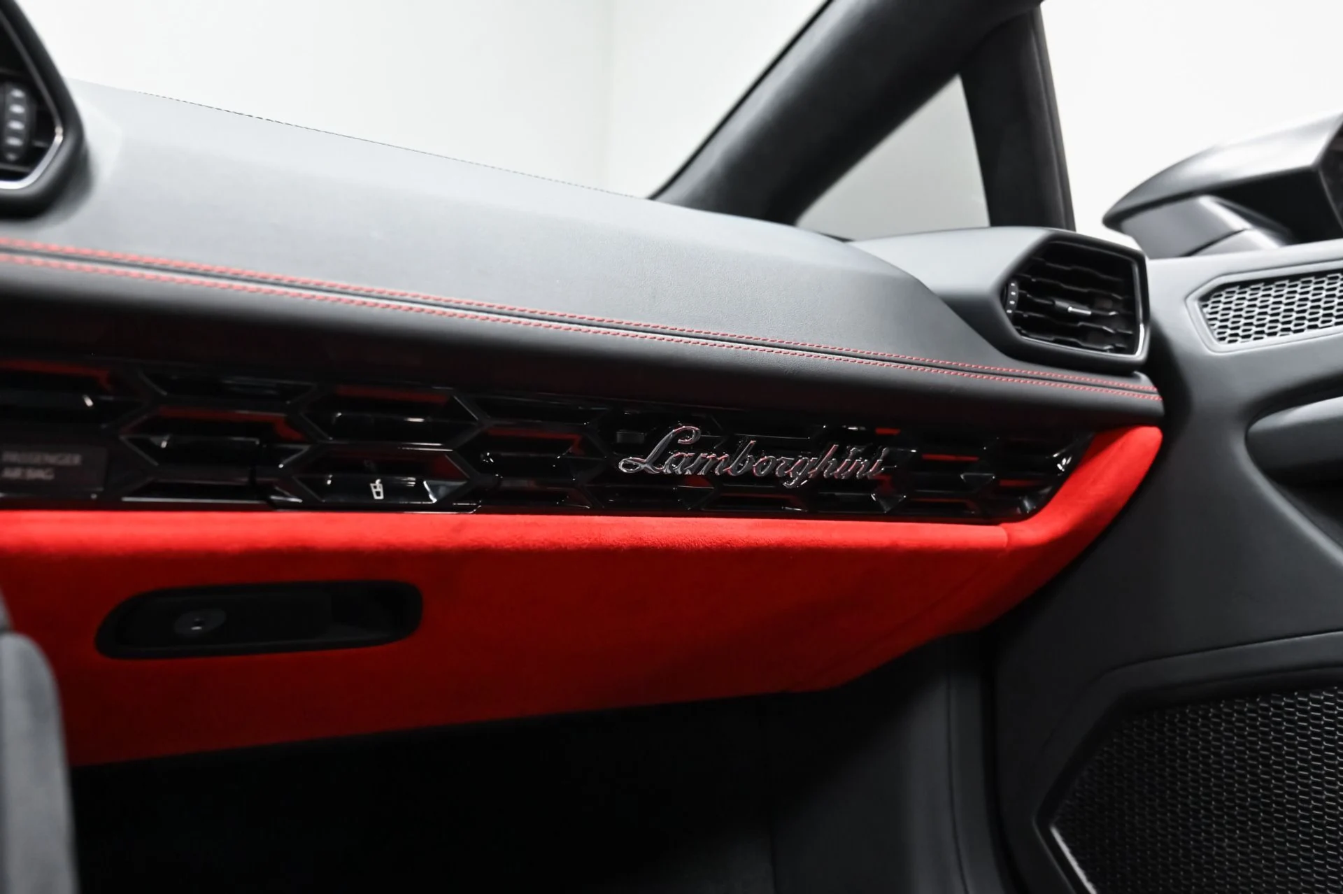 mph044_2553952419_Used_2021_Lamborghini_Huracan_EVO_Base_1754943417_0a1b3b4e16