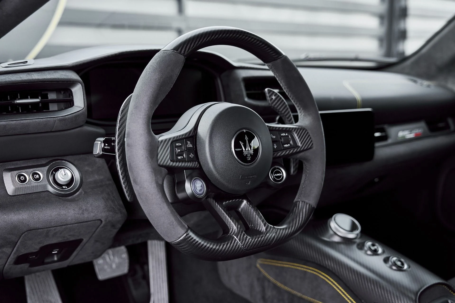 mph044_255516251_Used_2024_Maserati_MC_20_Base_1772679301_5ae127880d