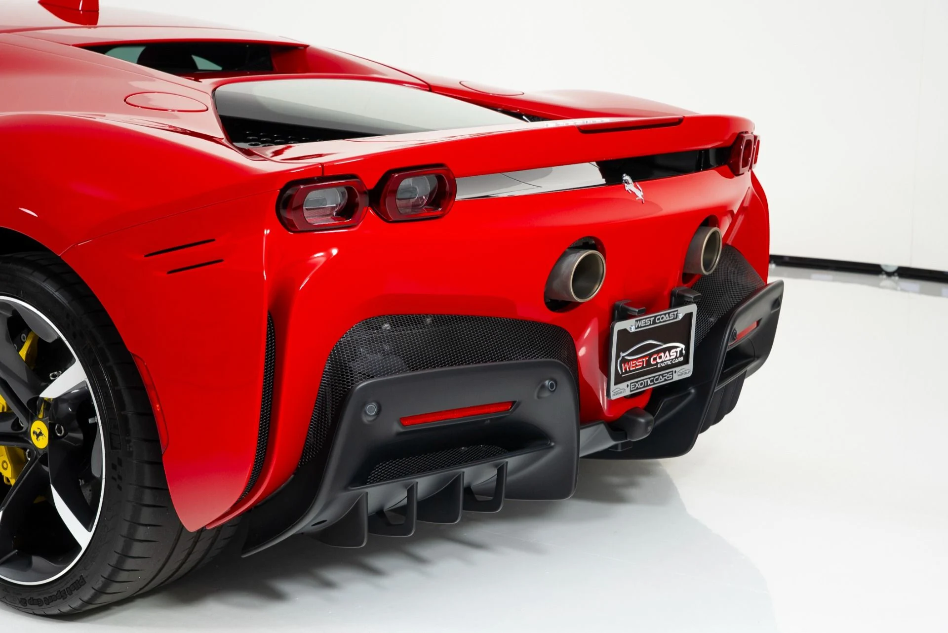 mph044_2578843353_Used_2023_Ferrari_SF_90_Stradale_1755717820_3235d1ae59