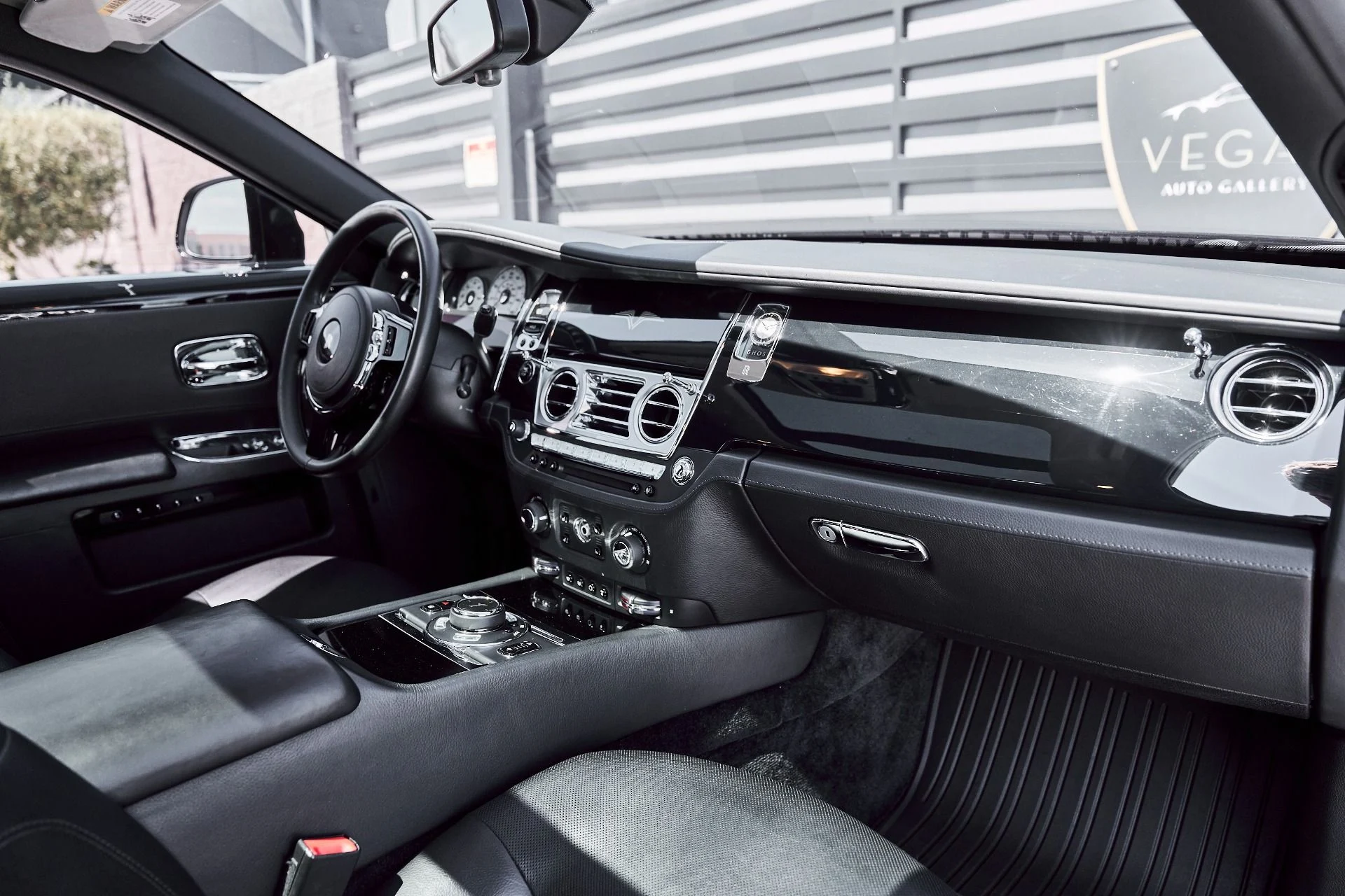 mph044_2580380287_Used_2014_Rolls_Royce_Ghost_Base_1781026001_77e943e07a