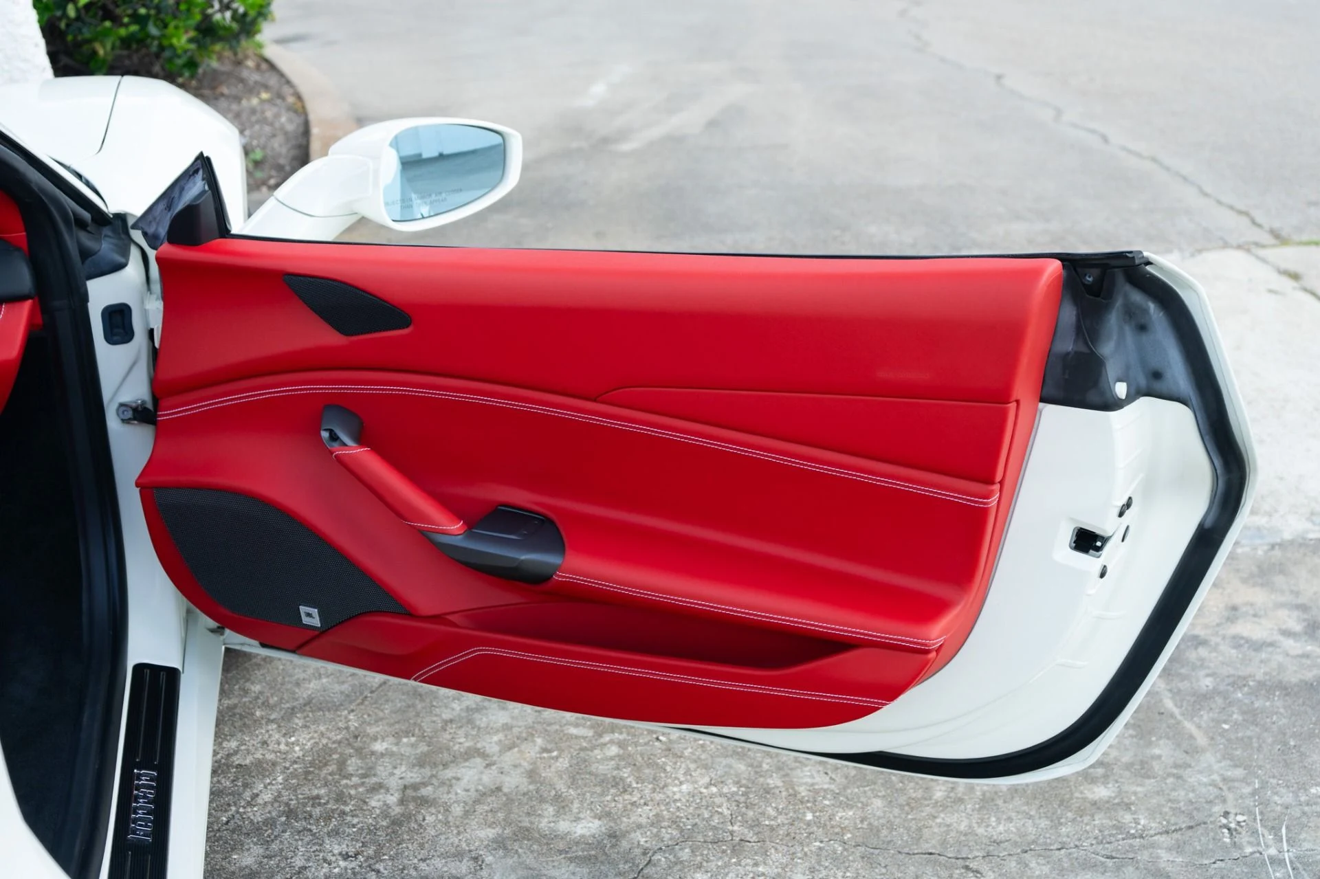 mph044_2598008936_Used_2018_Ferrari_488_Spider_1781219739_a5bf70eade