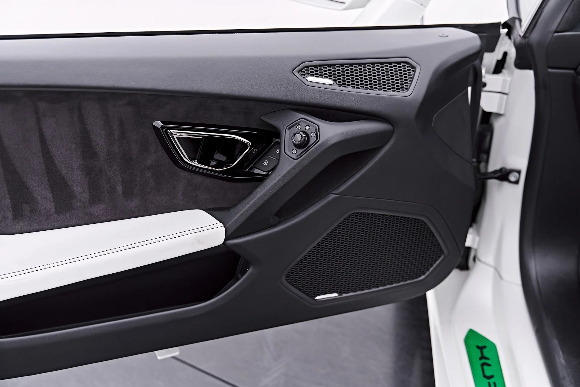mph044_2611717198_Used_2017_Lamborghini_Huracan_1786741774_6b02dc53e2