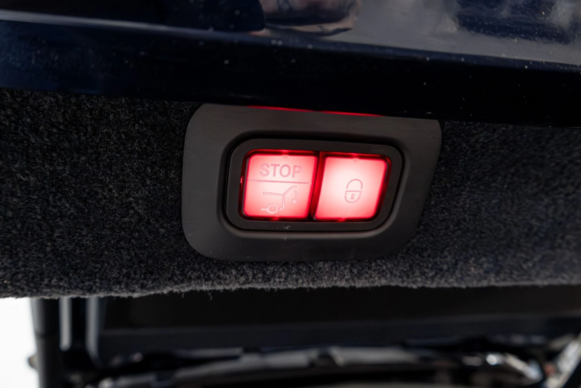 mph044_2634646147_Used_2021_Aston_Martin_DBX_1770088523_a4889daa51