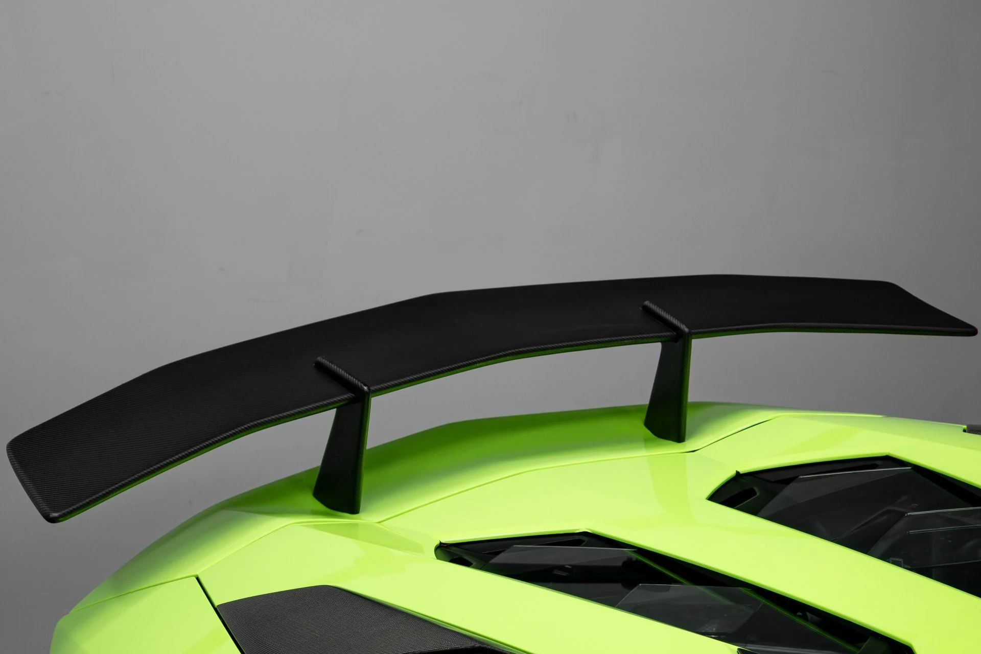 mph044_2635576747_Used_2015_Lamborghini_Aventador_1764723845_3a509140d3