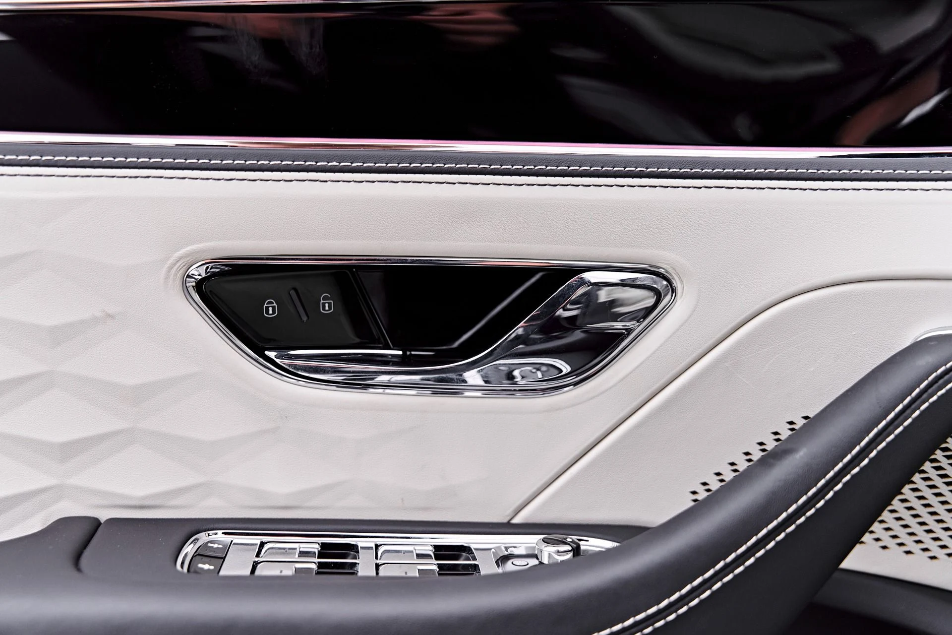 mph044_263827293_Used_2025_Bentley_Flying_Spur_Speed_1786412233_44390a3284