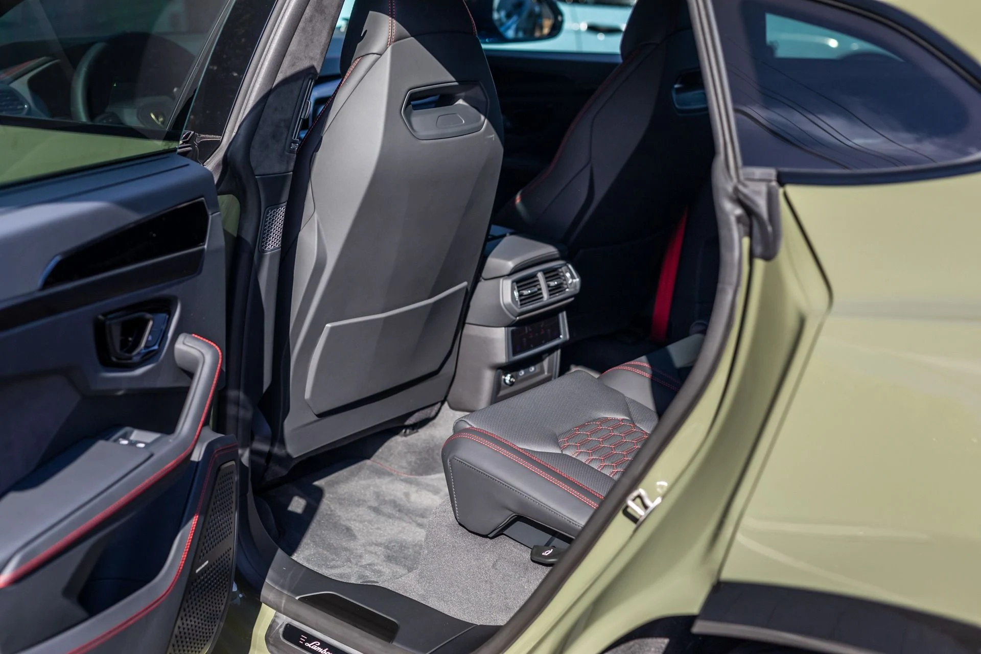 mph044_2647625748_Used_2023_Lamborghini_Urus_S_1764103574_d5bb0ee0a6