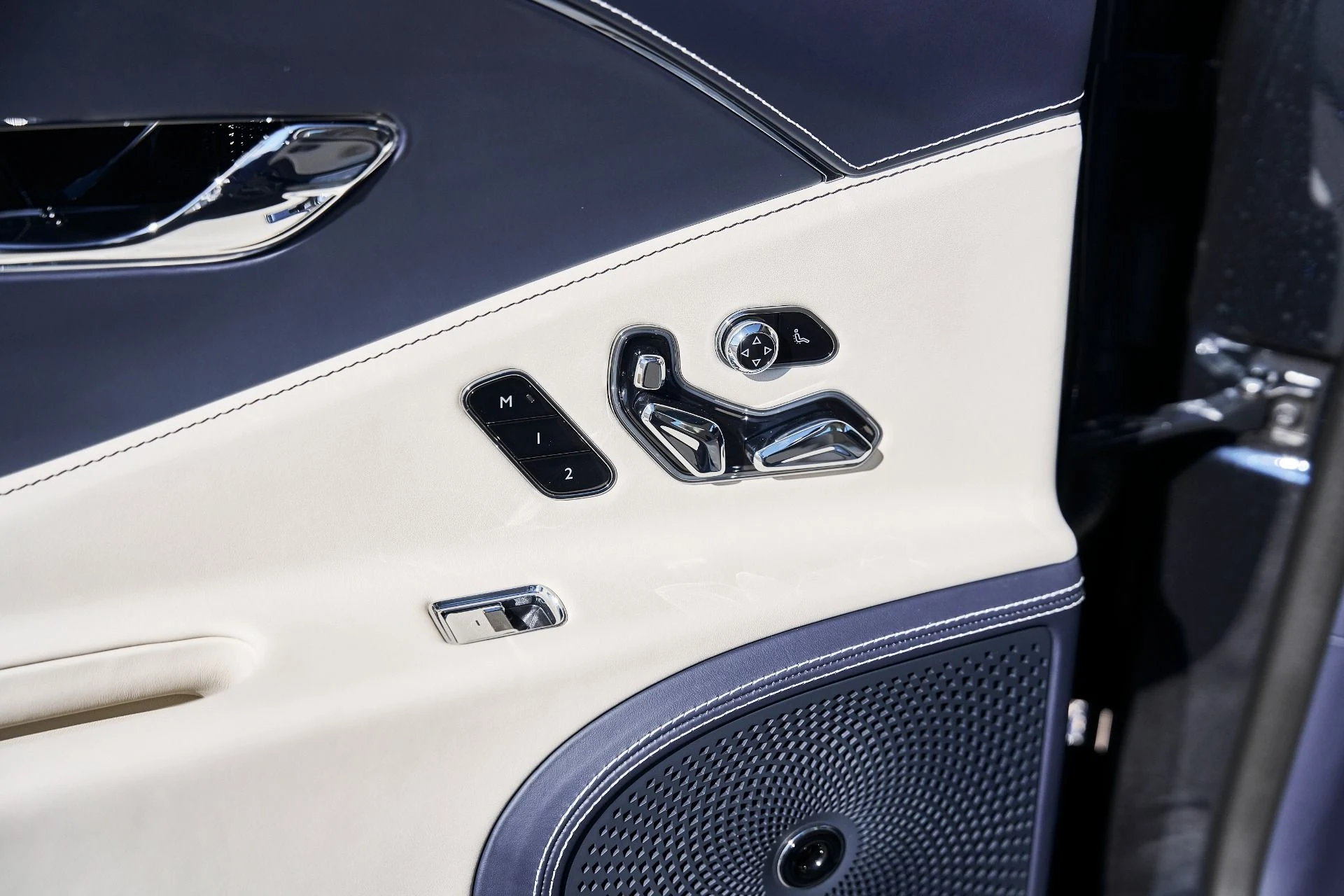 mph044_2648663586_Used_2024_Bentley_Flying_Spur_Mulliner_V8_1773796260_9deeeb683e