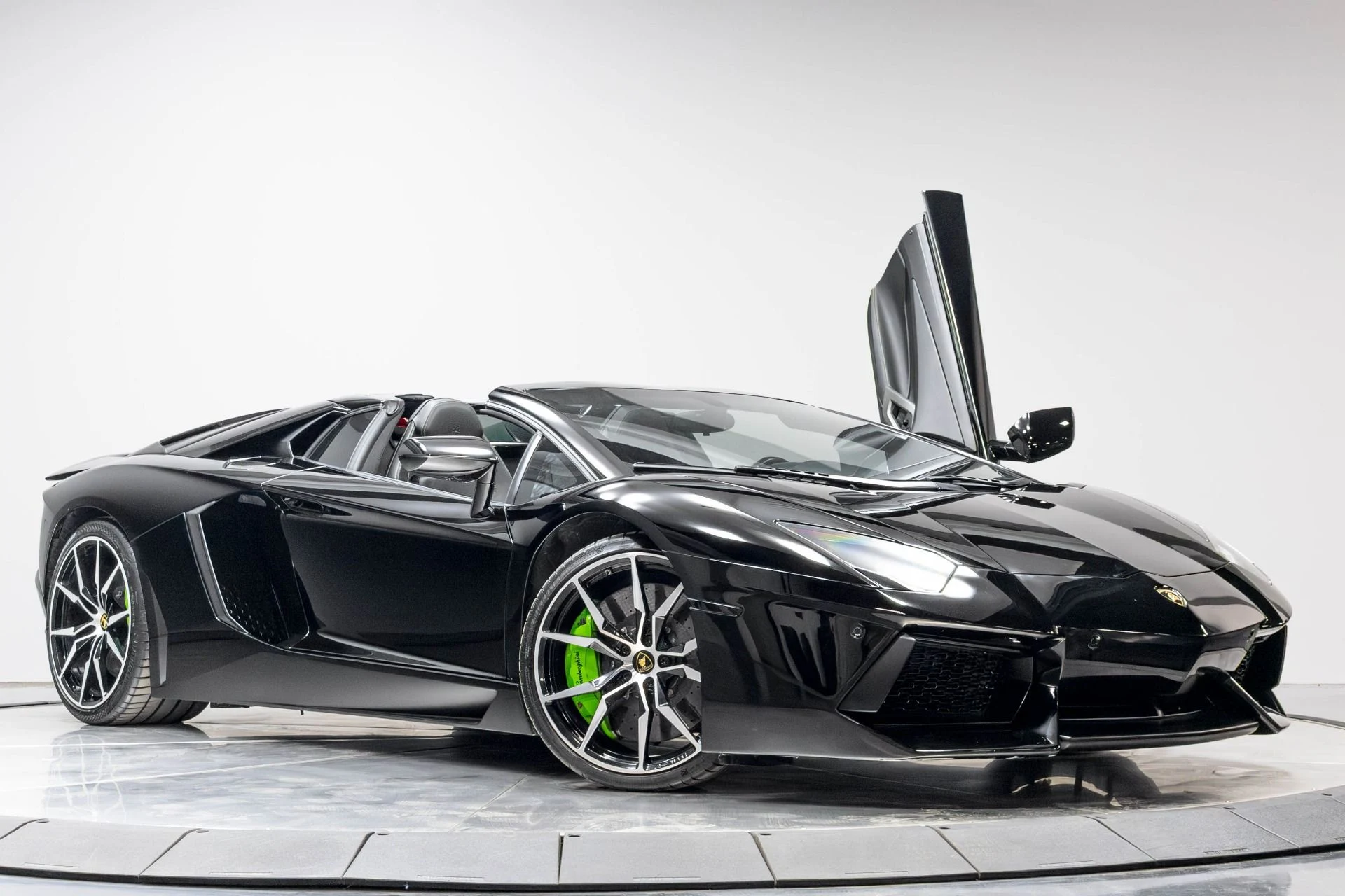 mph044_265014339_Used_2015_Lamborghini_Aventador_LP_700_4_1780593182_074f271774