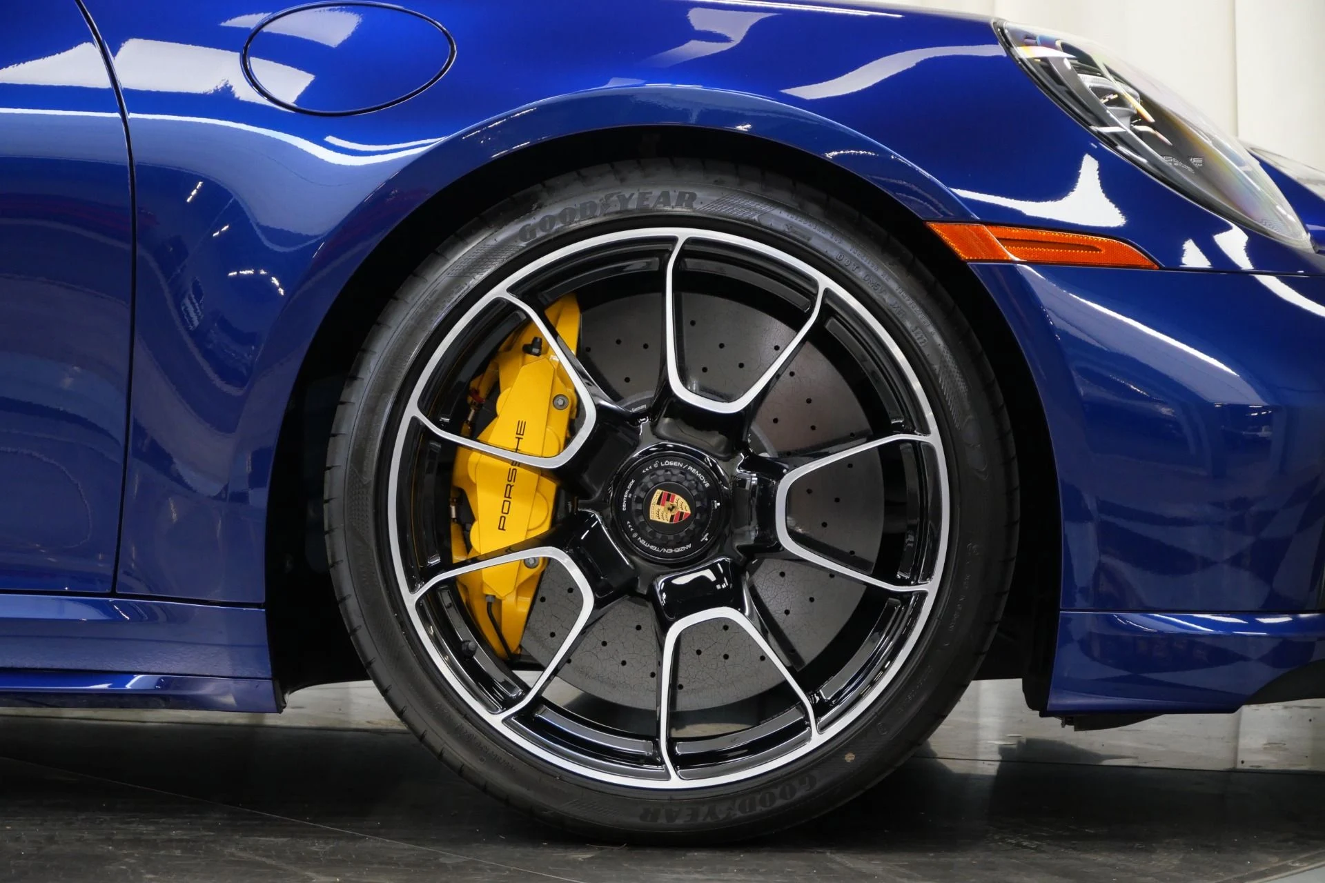 mph044_2674961231_Used_2023_Porsche_911_Turbo_S_Cabriolet_1758898003_2855c017e4