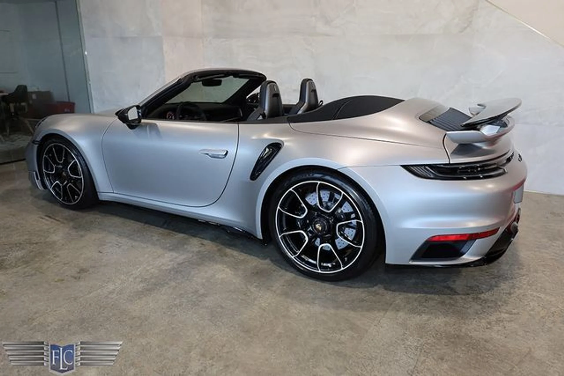 mph044_2684365851_used_2025_porsche_911_turboscabriolet_9689_23063481_49_640_033a3a2179