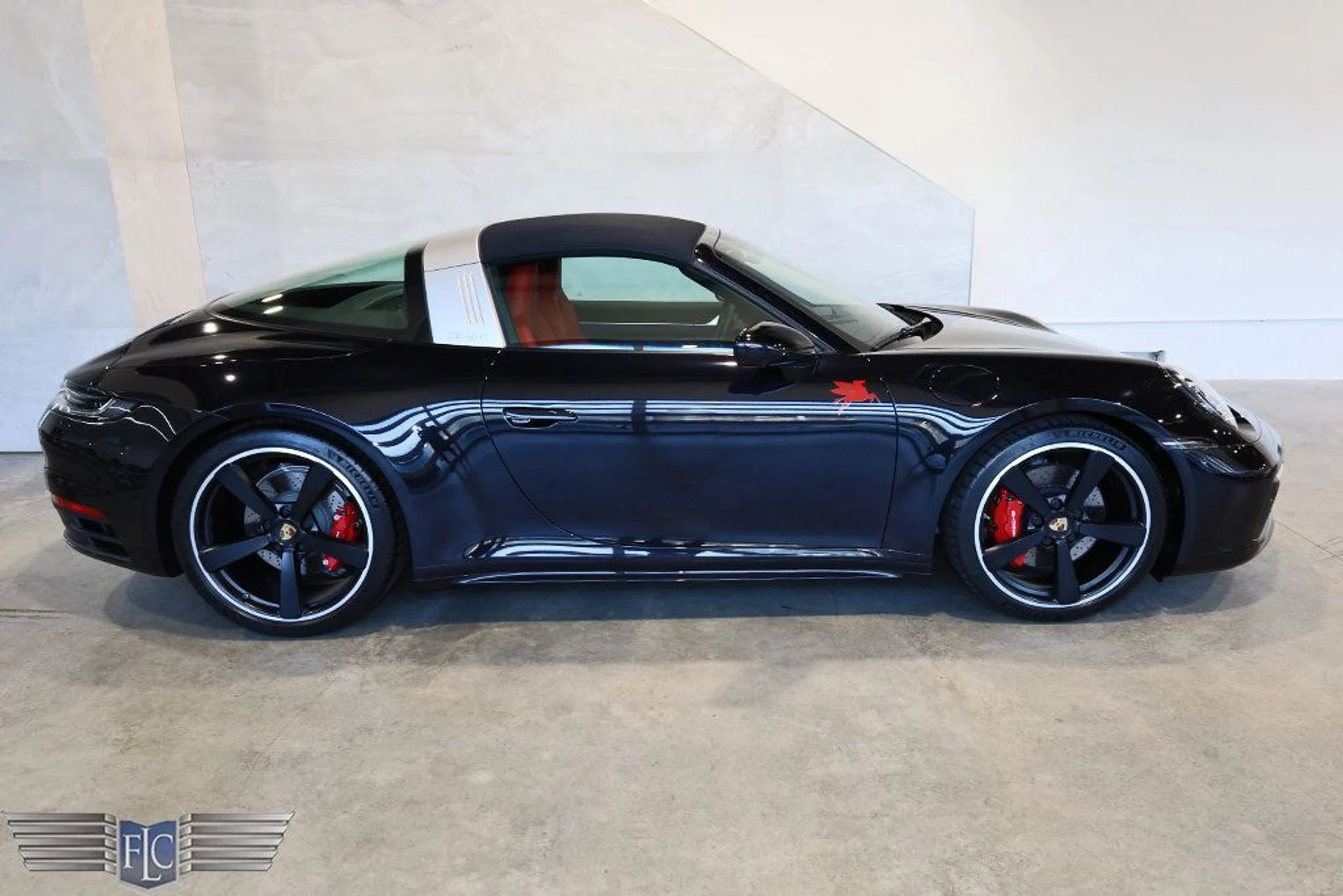 mph044_2686570402_used_2024_porsche_911_targa4s_9689_22903076_45_1024_097c8eff6a