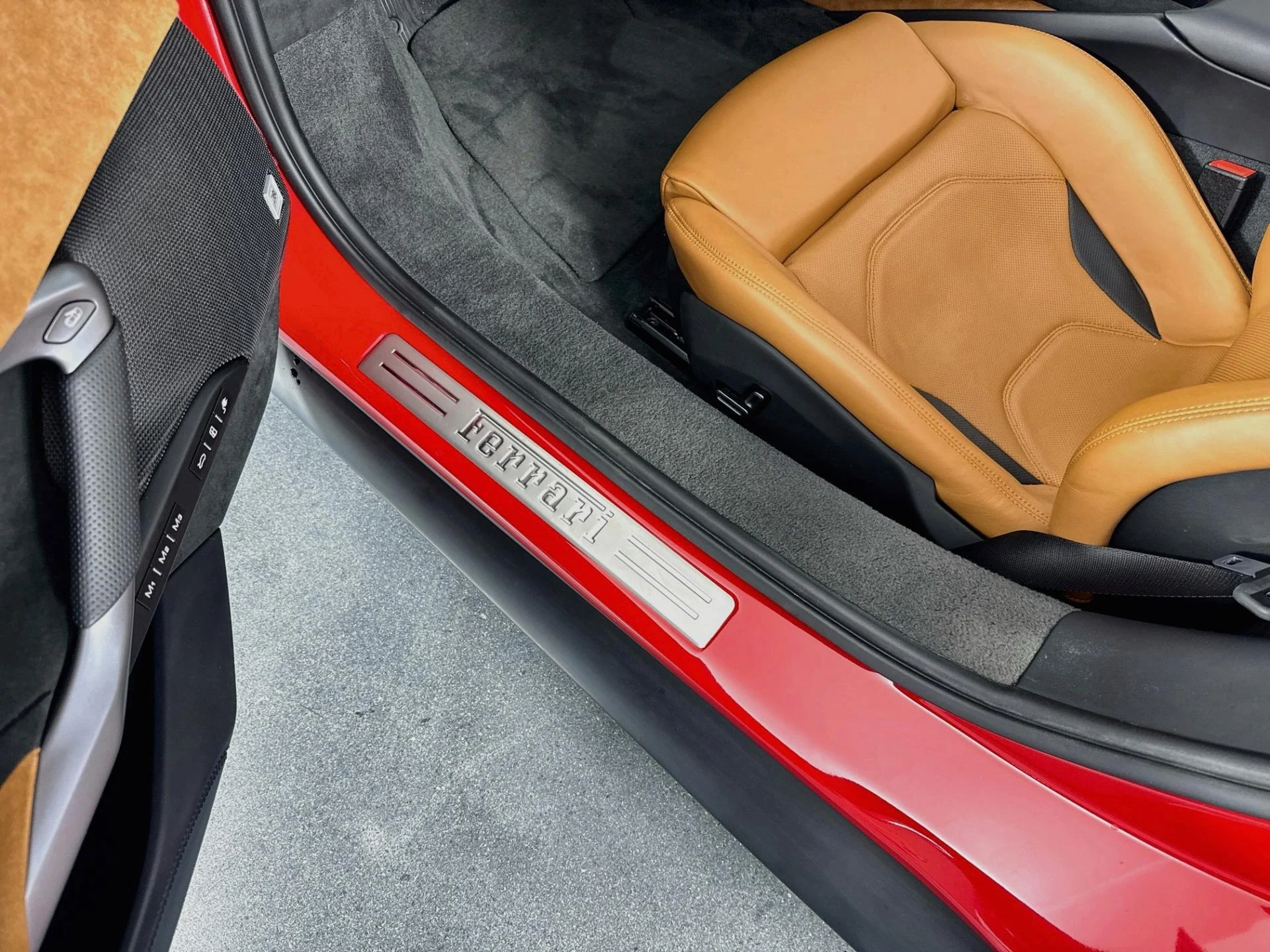 mph044_2688740527_Used_2024_Ferrari_296_GTS_1791318679_2f987fc91e