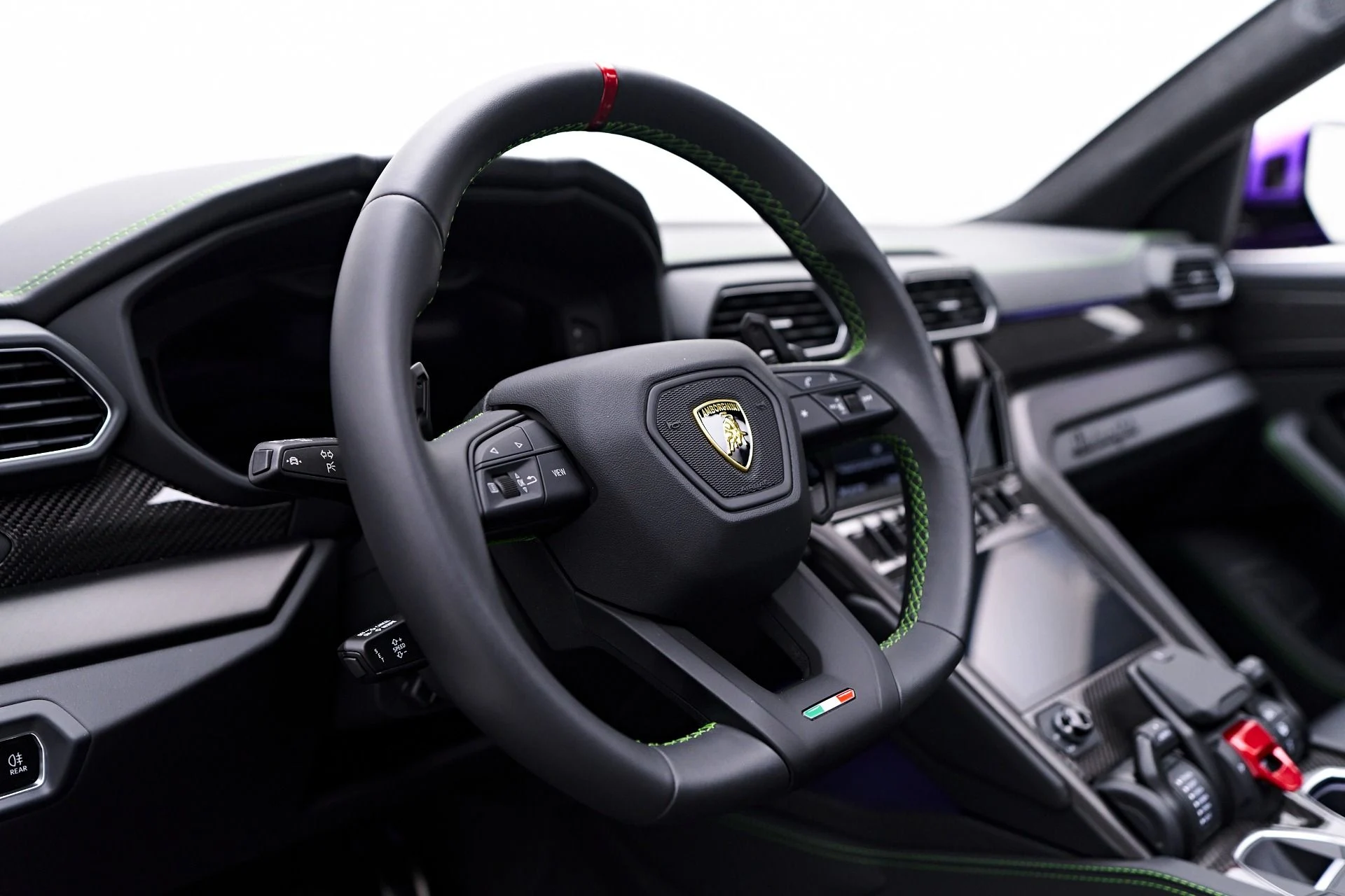 mph044_2702315654_Used_2024_Lamborghini_Urus_S_1753236168_44403c8e9a