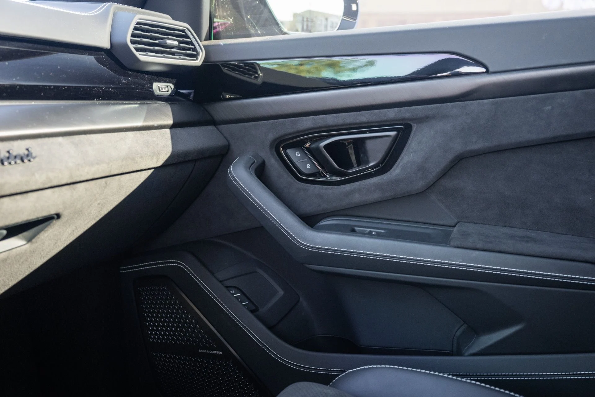 mph044_2704309675_Used_2024_Lamborghini_URUS_S_1771273340_b7170031f4