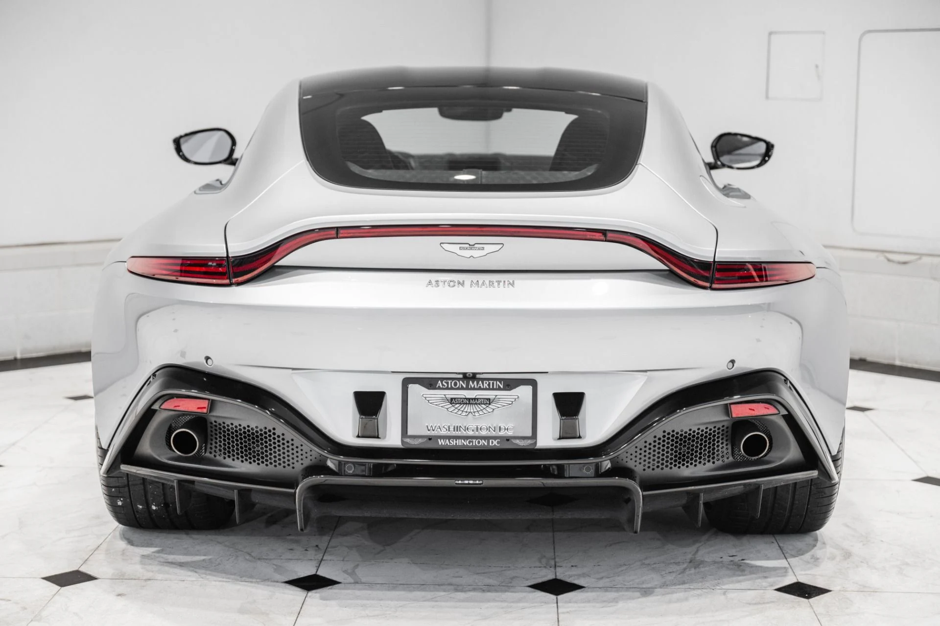 mph044_2719549851_Used_2019_Aston_Martin_Vantage_1779799907_ea94c5a04e
