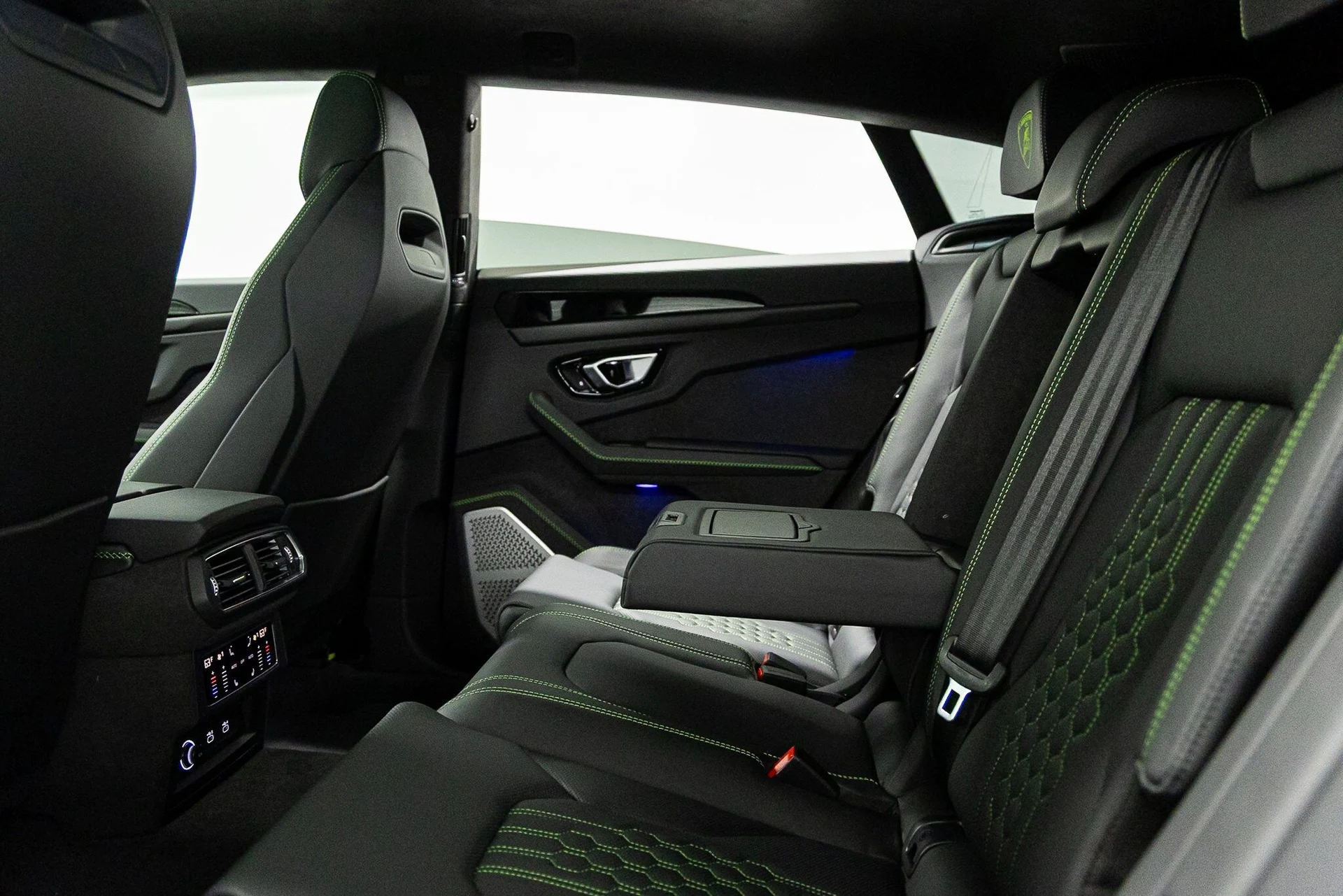 mph044_2730363469_366597a9f29682287077b8543c6a80a0x_ae333120db