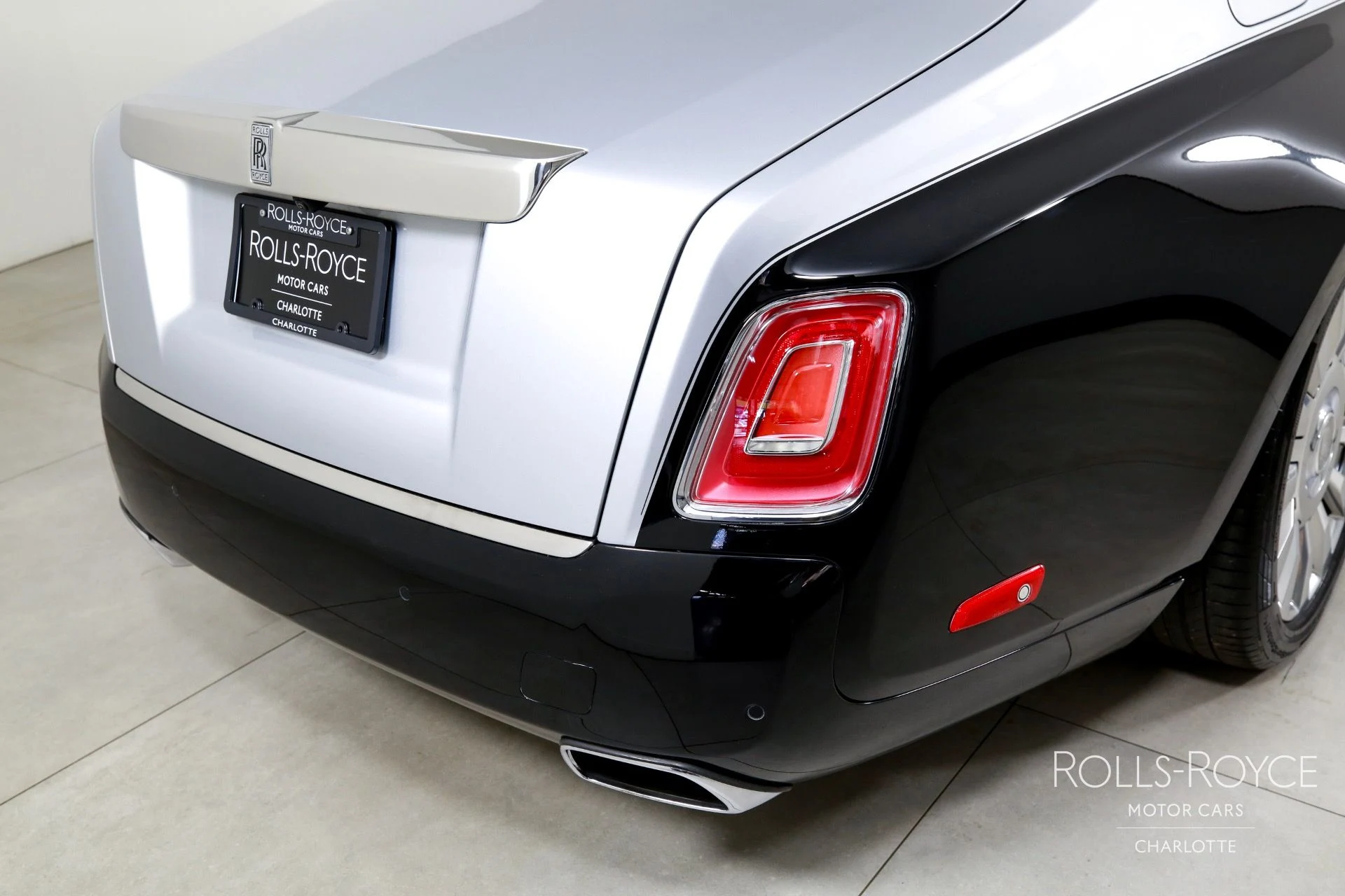 mph044_2734393645_Used_2018_Rolls_Royce_Phantom_1754410279_d29f085291