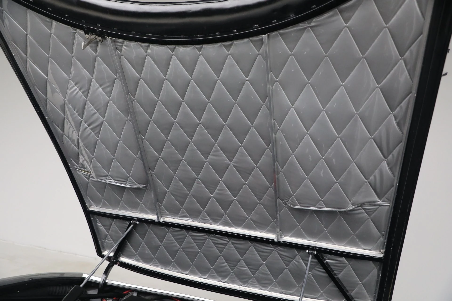 mph044_2750634398_Used_1971_Ferrari_365_GTB_4_Daytona_1770668334_36226968c2