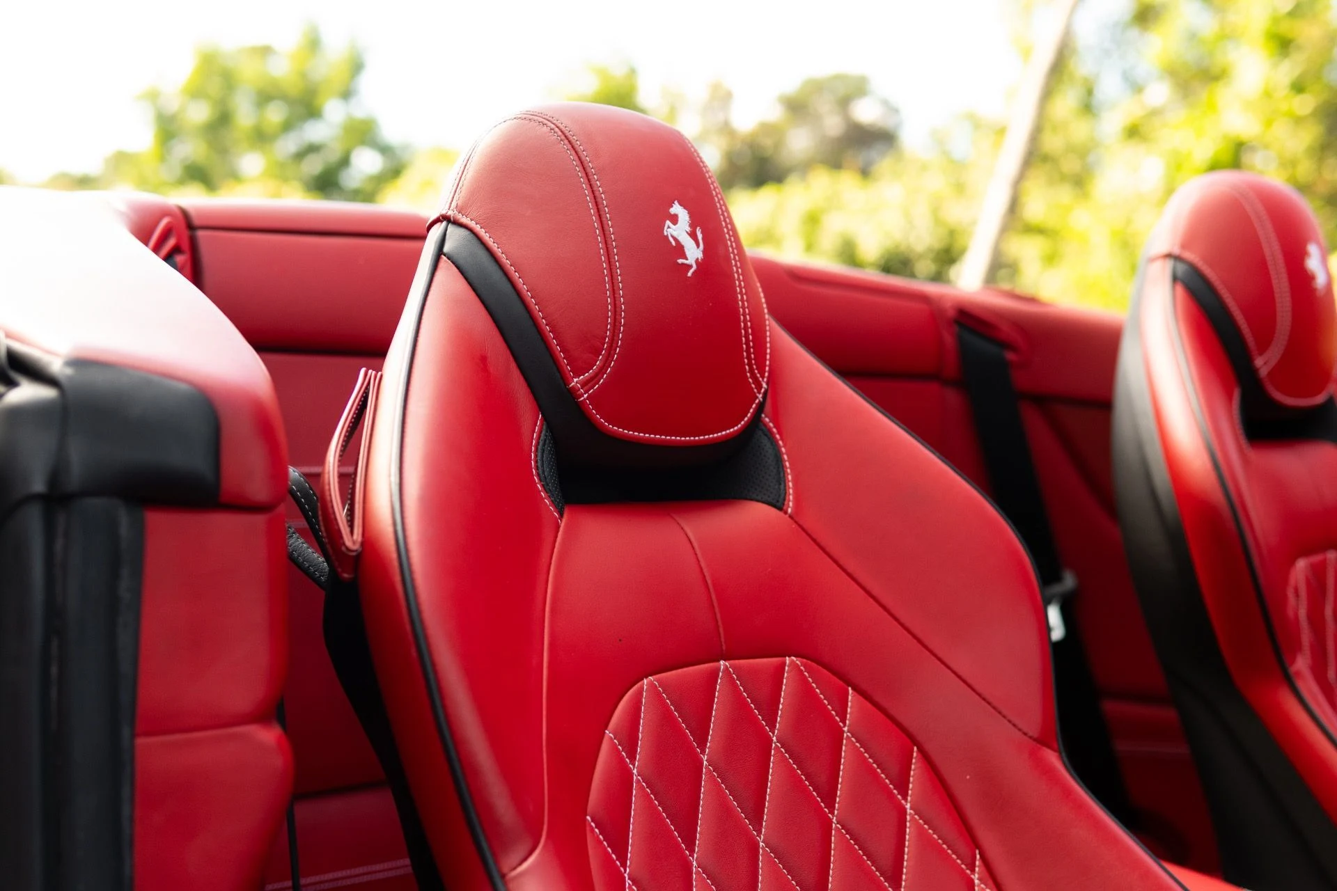 mph044_2756300758_Used_2017_Ferrari_California_T_1767901173_0c28b7ae1b