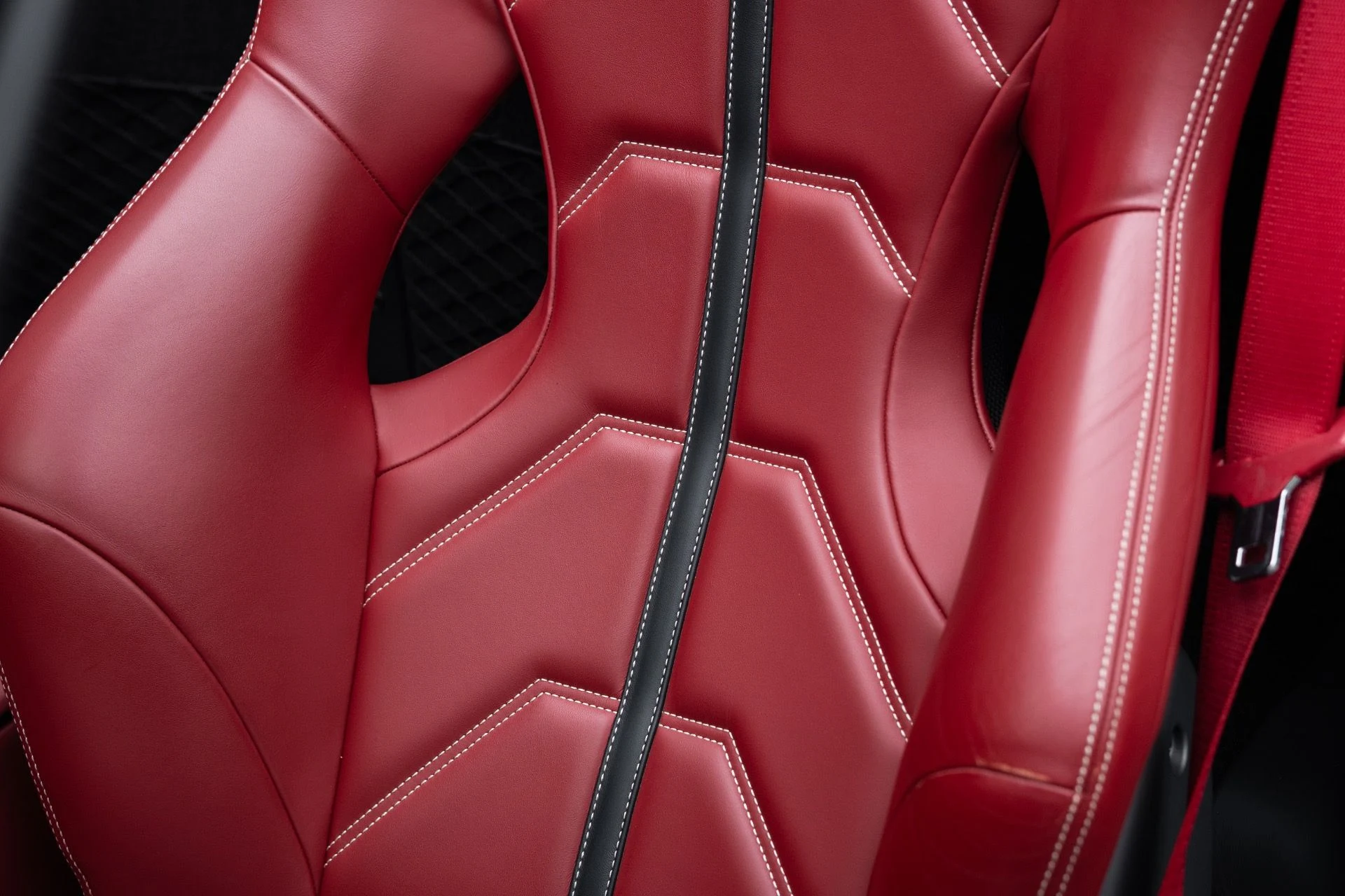 mph044_2770955648_Used_2019_Ferrari_488_Spider_1775191642_3b00b14fc4