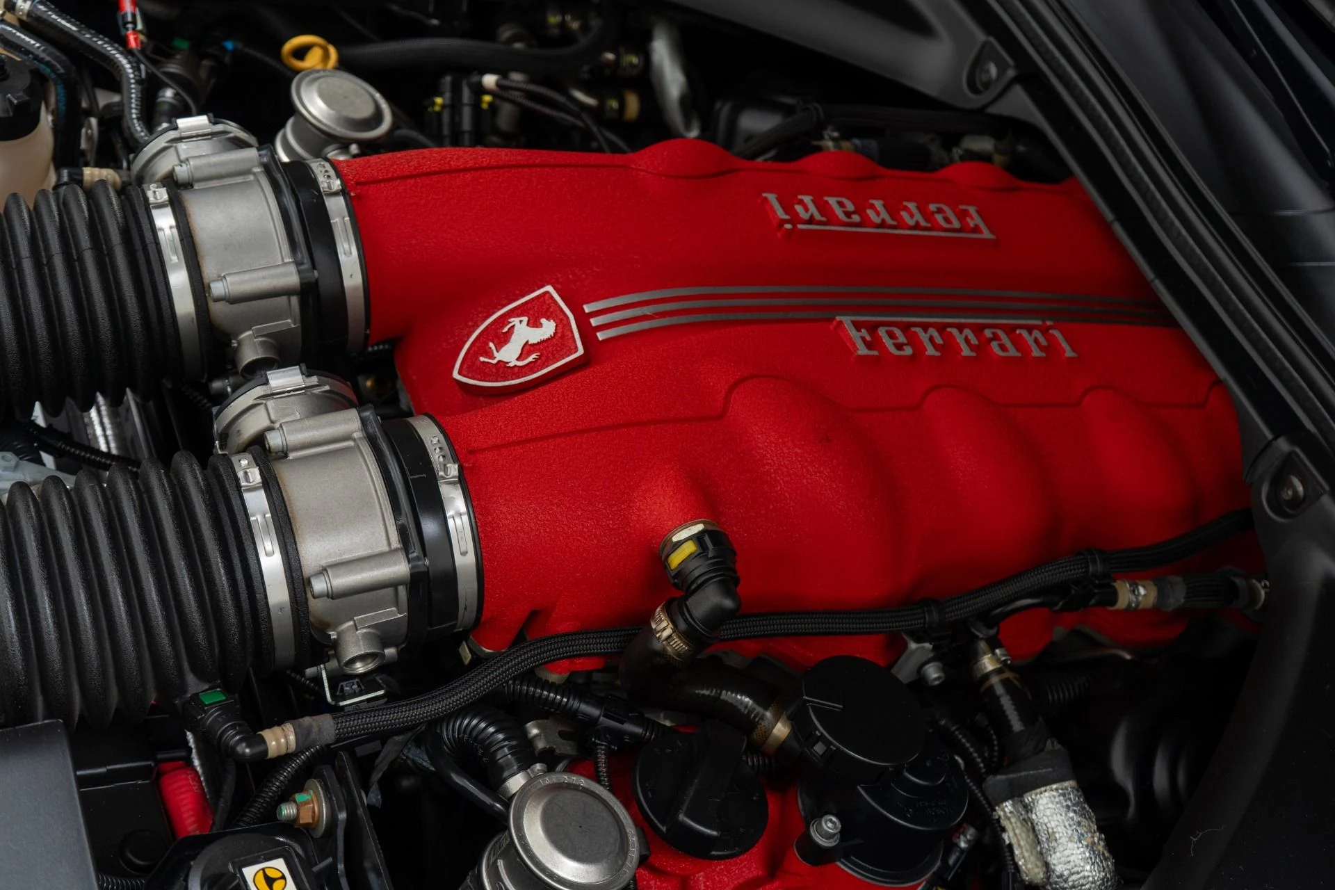 mph044_2785690596_Used_2011_Ferrari_California_Daytona_Seats_Carbon_Fiber_Driving_Zone_Carbon_Dash_Inserts_1760563898_9fb15bf1af