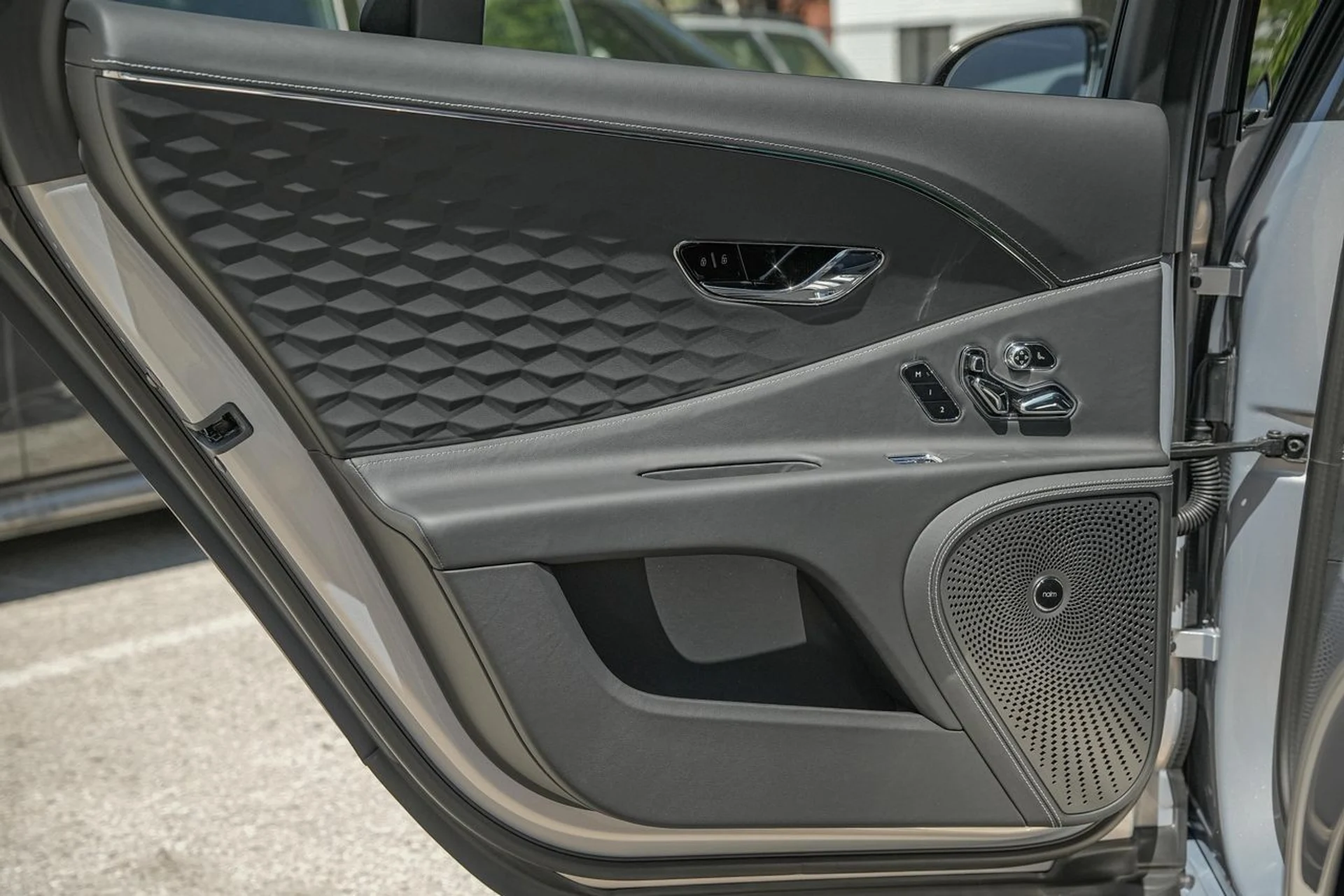 mph044_2791785765_Hi_Tech_Luxury_Imports_LLC_SCBBR_6_ZG_8_SC_021779_image_44_7ff1e2c939