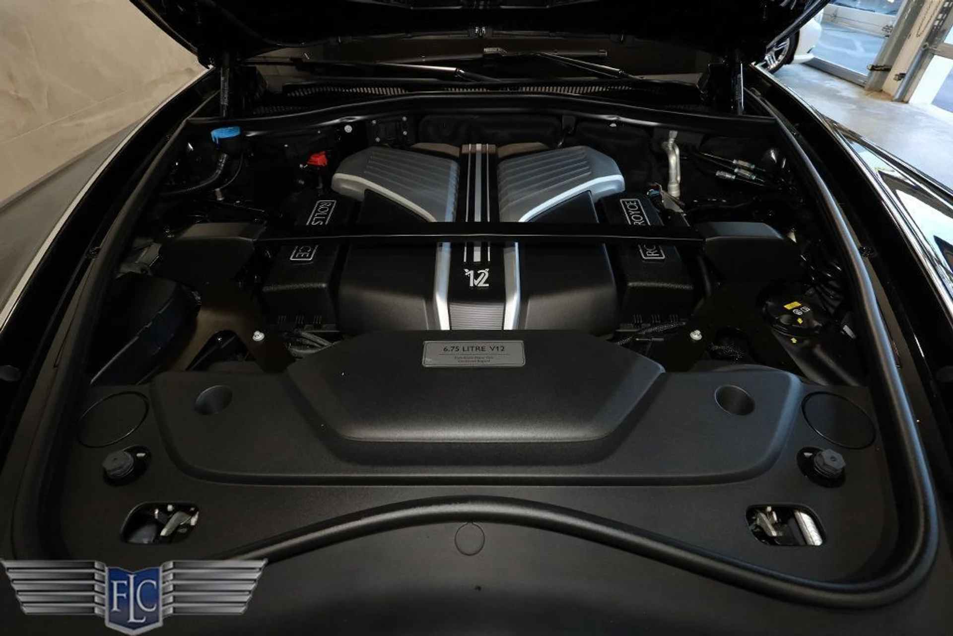 mph044_2808261919_used_2022_rolls_royce_phantom_sedan_9689_23002313_45_1024_632ffc4211