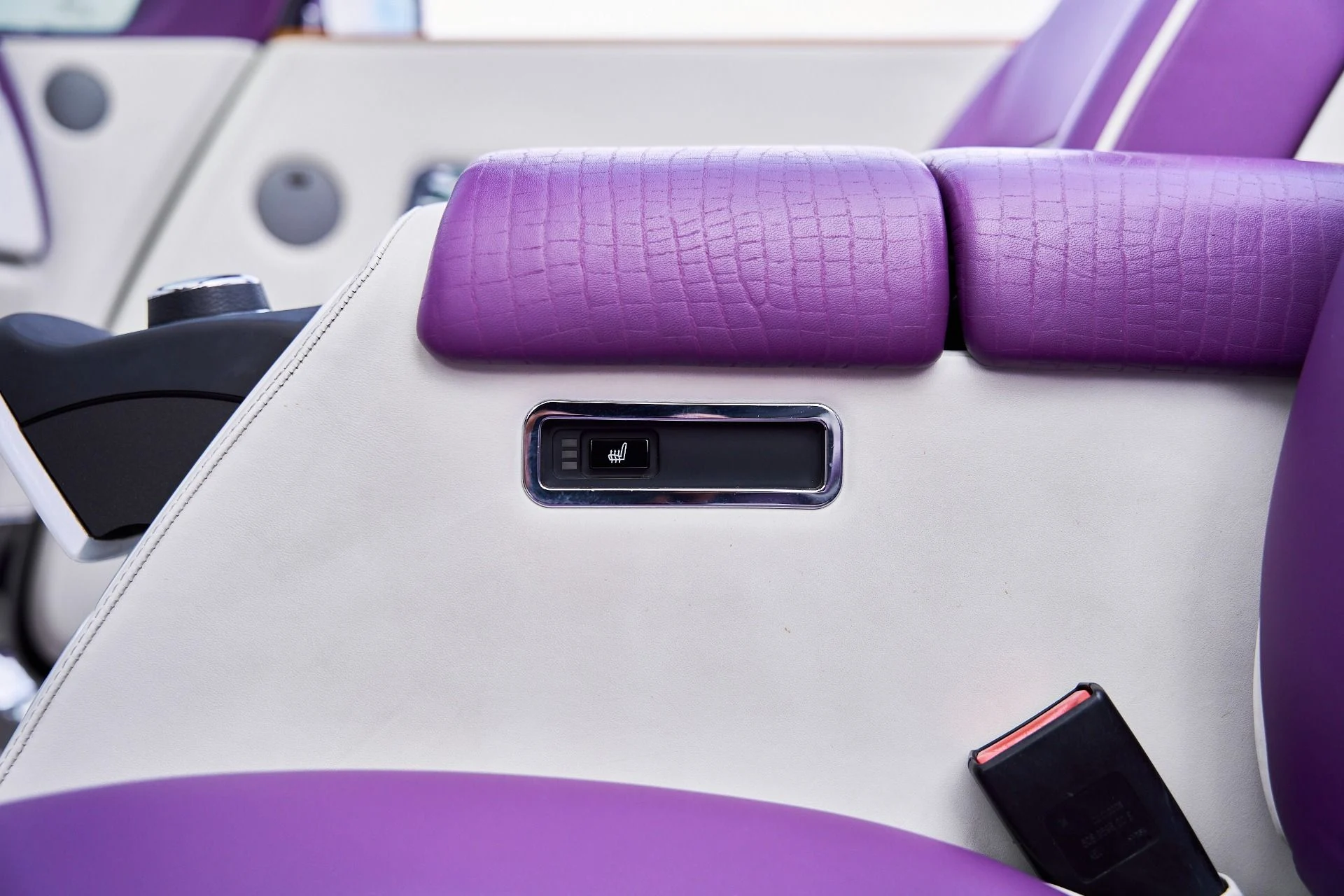 mph044_2821829022_Used_2008_Rolls_Royce_Phantom_Drophead_Coupe_Base_1769136049_cc7fb3d73c