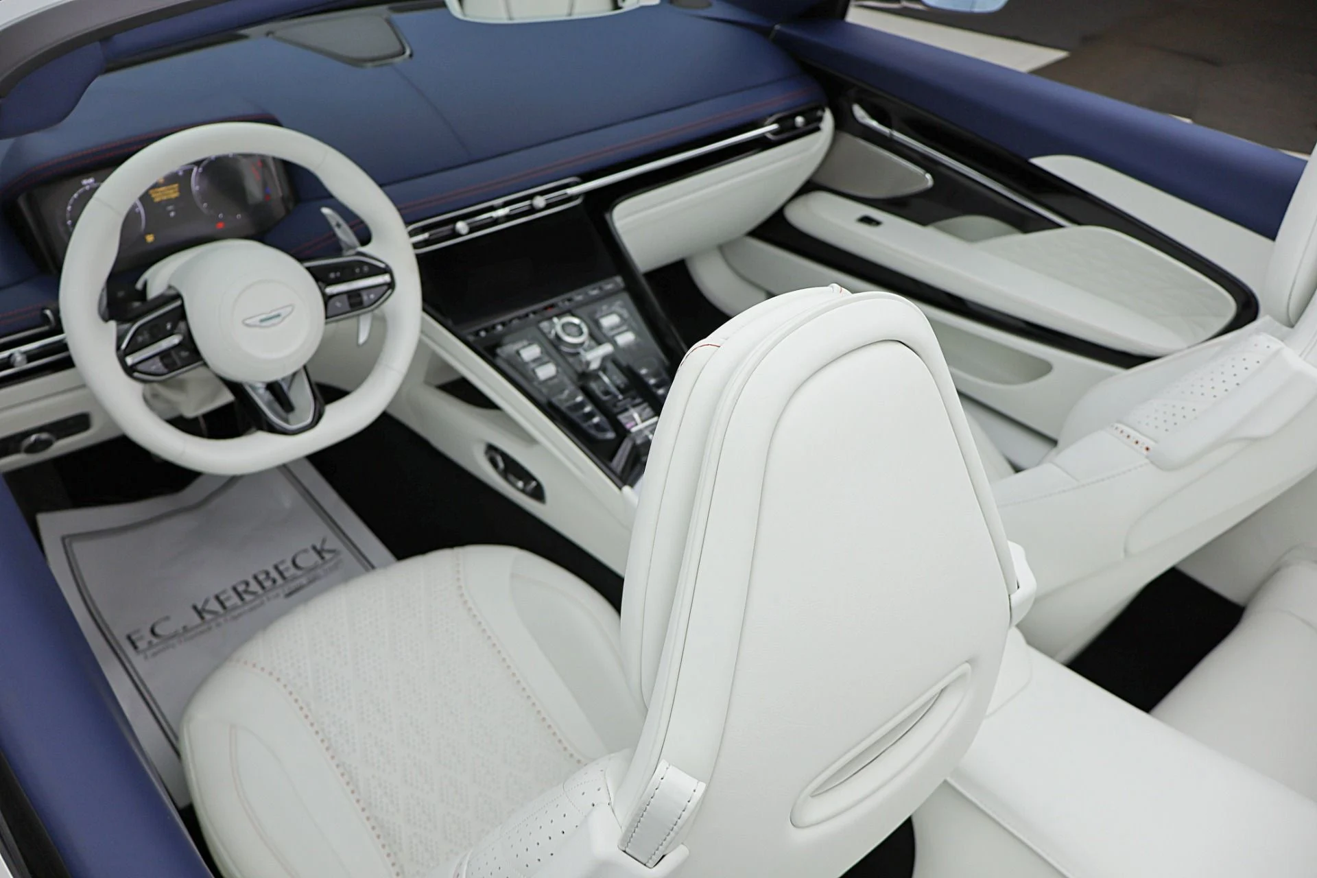 mph044_2824421320_Used_2026_Aston_Martin_DB_12_Volante_c06444944c