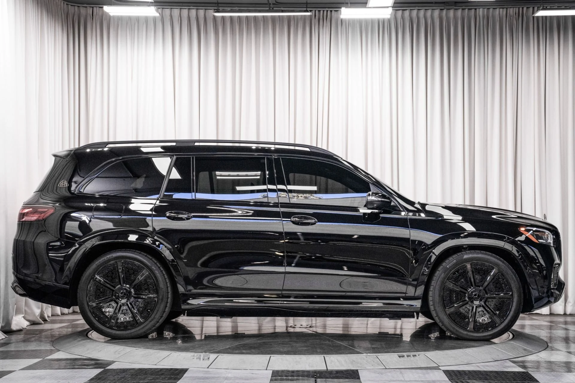 mph044_2866994779_Used_2025_Mercedes_Benz_Mercedes_Maybach_GLS_600_4_MATIC_1762198155_09418df71c