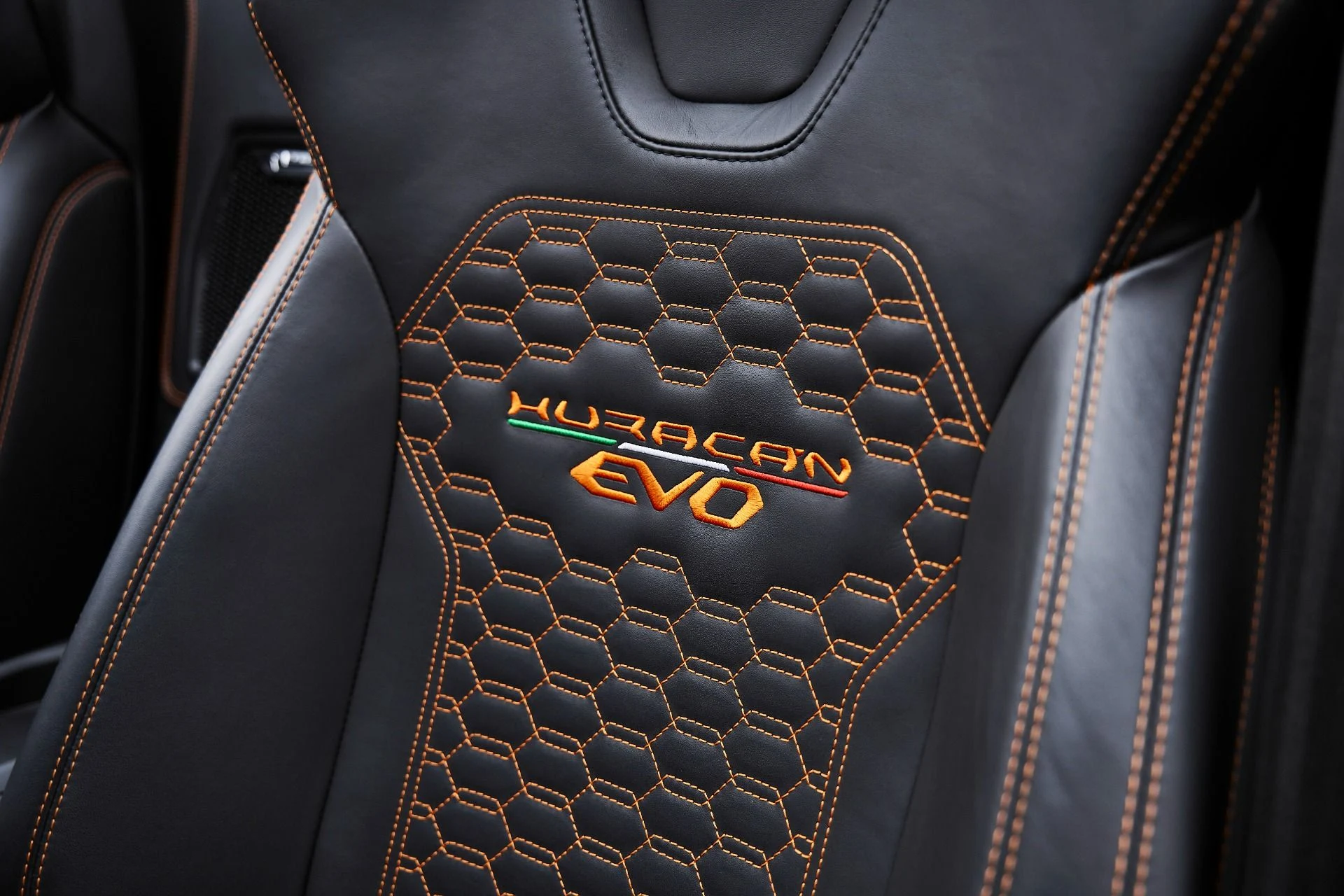 mph044_2871555158_Used_2023_Lamborghini_Huracan_EVO_Base_1775006695_5b318b975b