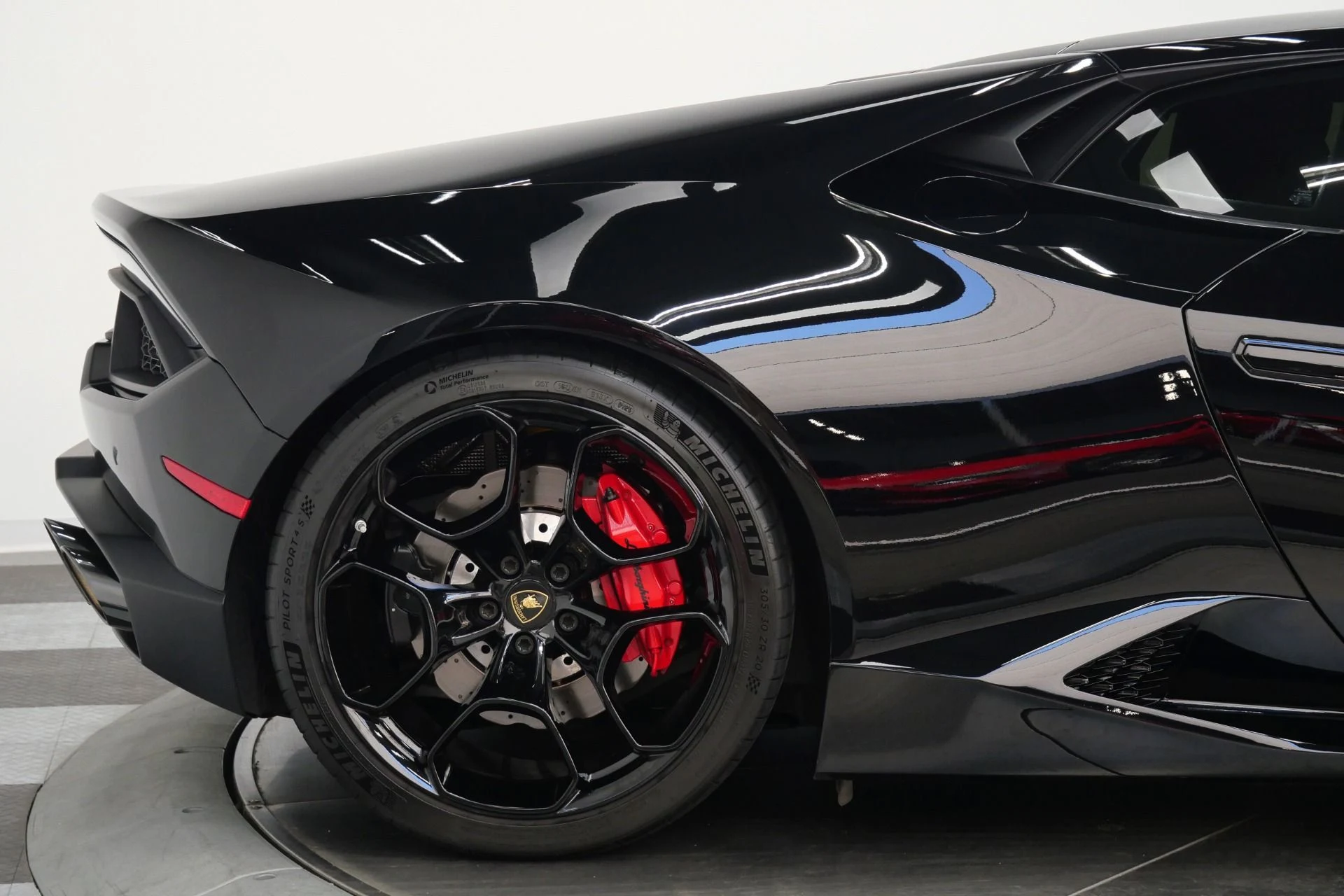 mph044_2901285900_Used_2019_Lamborghini_Huracan_LP_580_2_Q_Citura_Interior_Giano_Wheels_571_HP_V10_1786034650_0b023da5b6