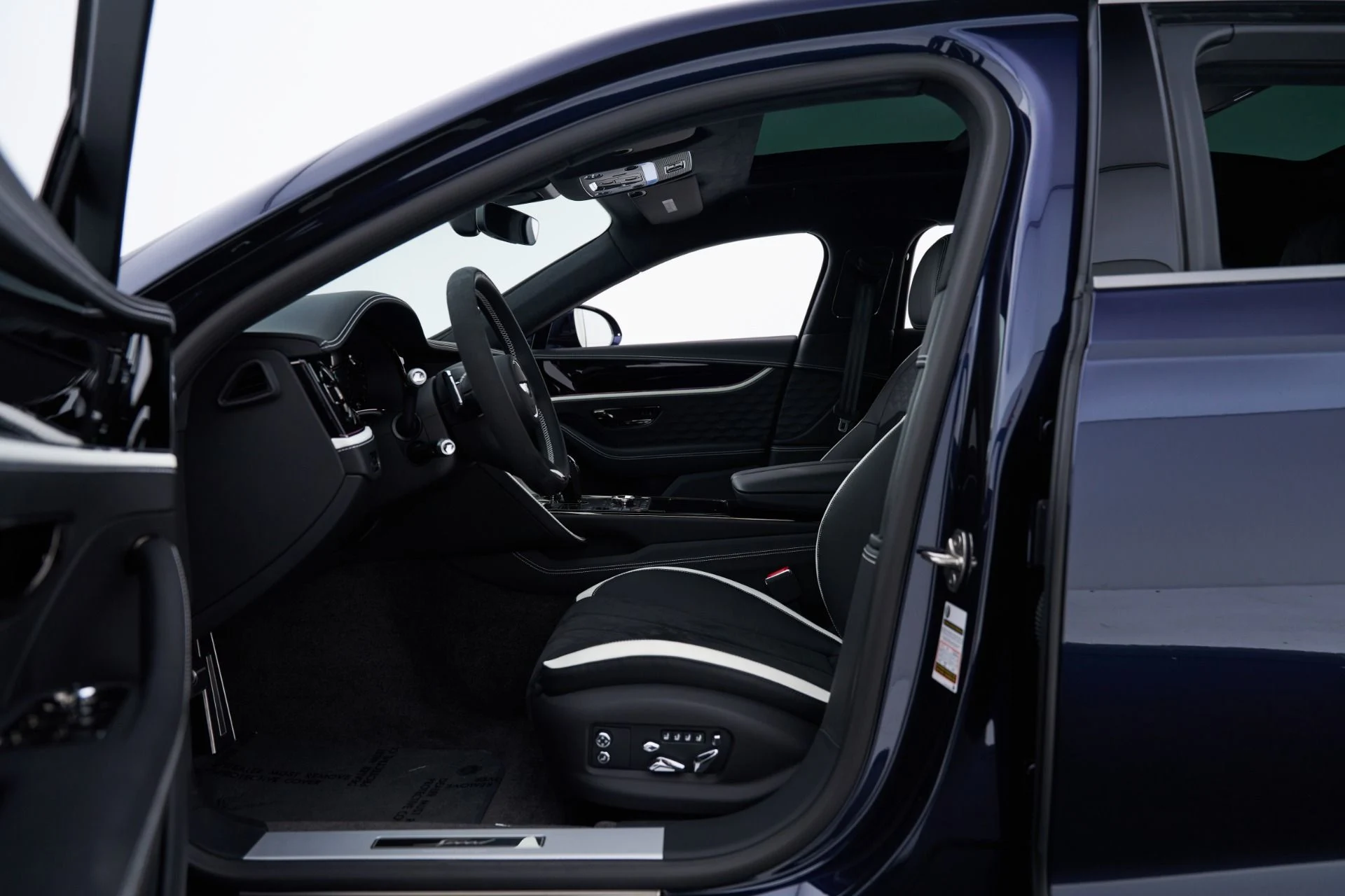 mph044_2916224372_Used_2025_Bentley_Flying_Spur_Speed_1793037854_a9c4c13243