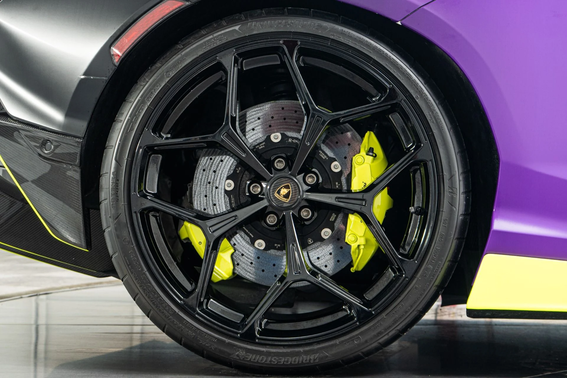 mph044_2921964684_Used_2025_Lamborghini_Revuelto_1001_Horsepower_Multicolor_Matte_Wrap_High_Tech_Pack_1781622926_3f394a7732