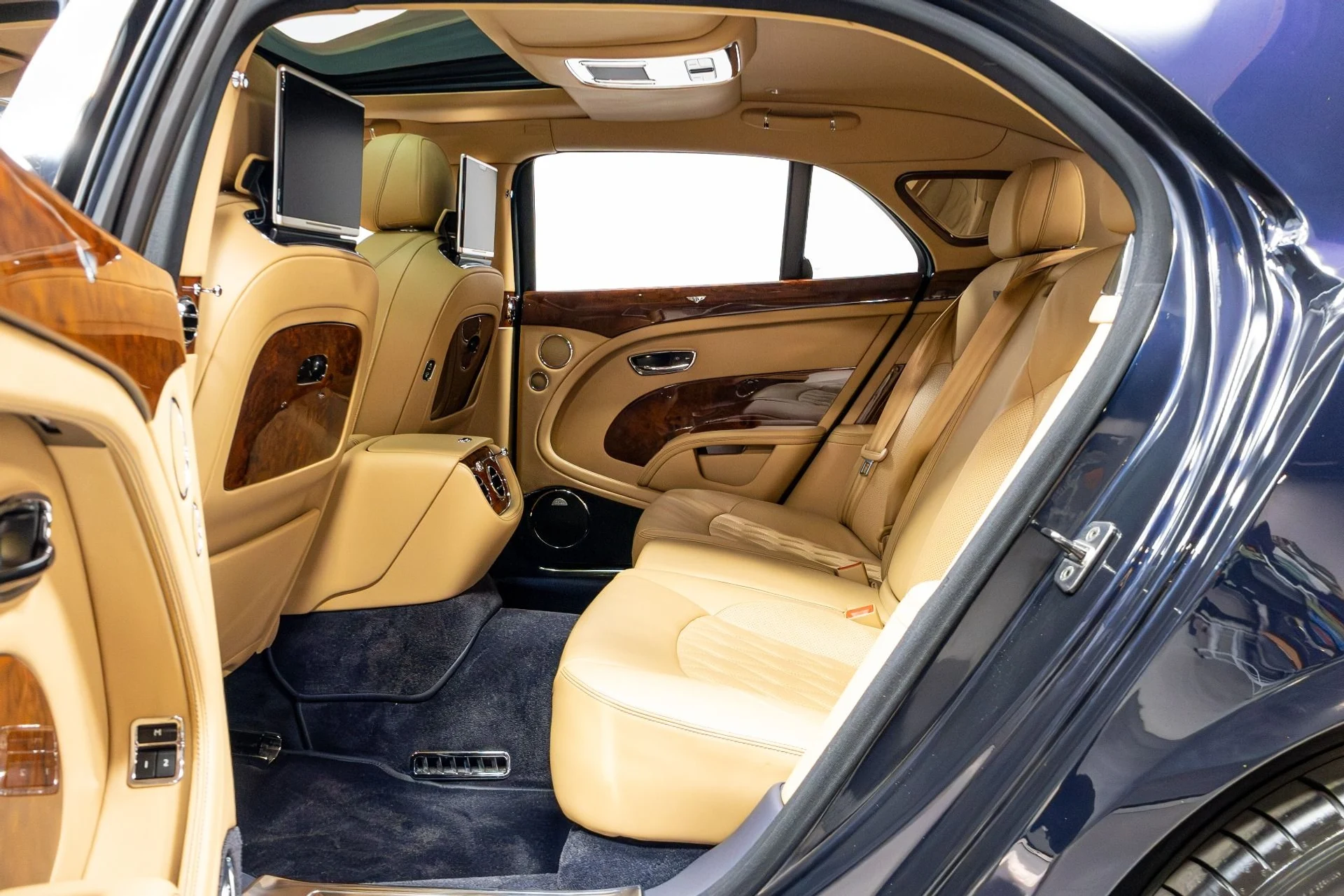 mph044_2960146736_Used_2017_Bentley_Mulsanne_1775514187_fcca62cca6