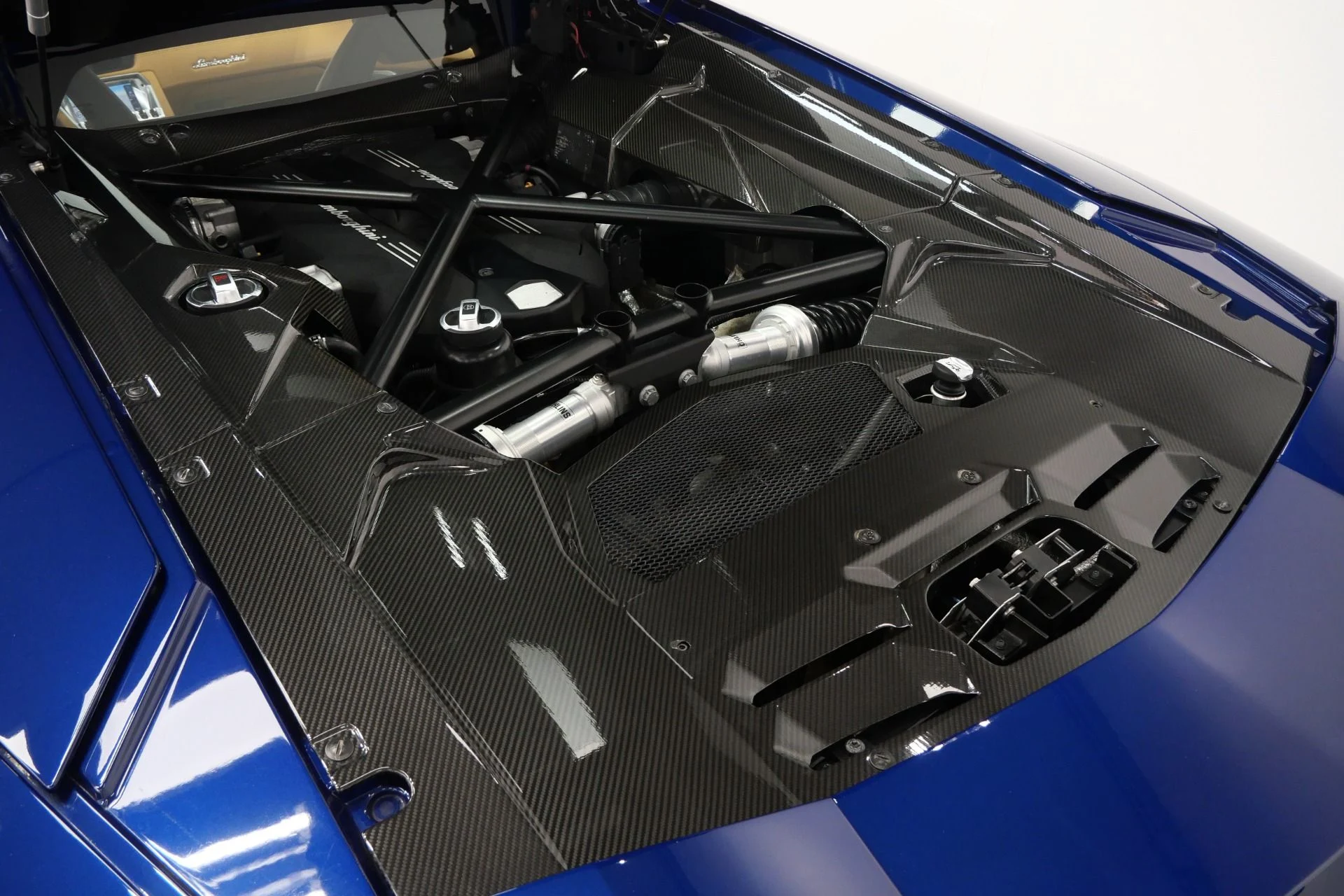 mph044_2961510837_Used_2014_Lamborghini_Aventador_LP_700_4_Beautiful_Color_Combination_Transparent_Engine_Bonnet_1774983686_f0814b6ac6