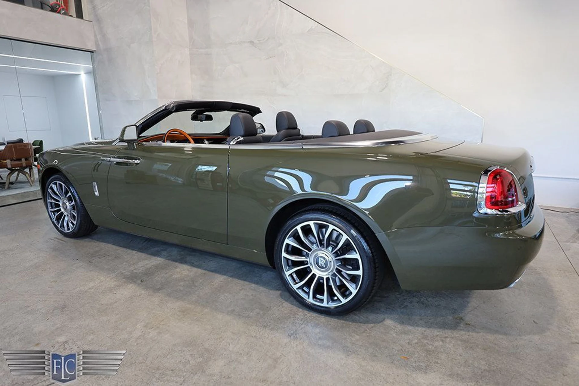 mph044_2965127399_used_2021_rolls_royce_dawn_convertible_9689_23009297_45_1024_4fbddeeb99