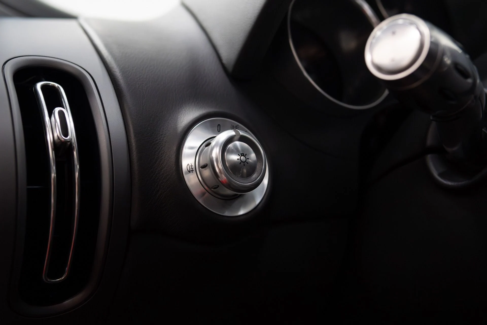 mph044_297346812_Used_2008_Bugatti_Veyron_164_1769463944_d3809088fd