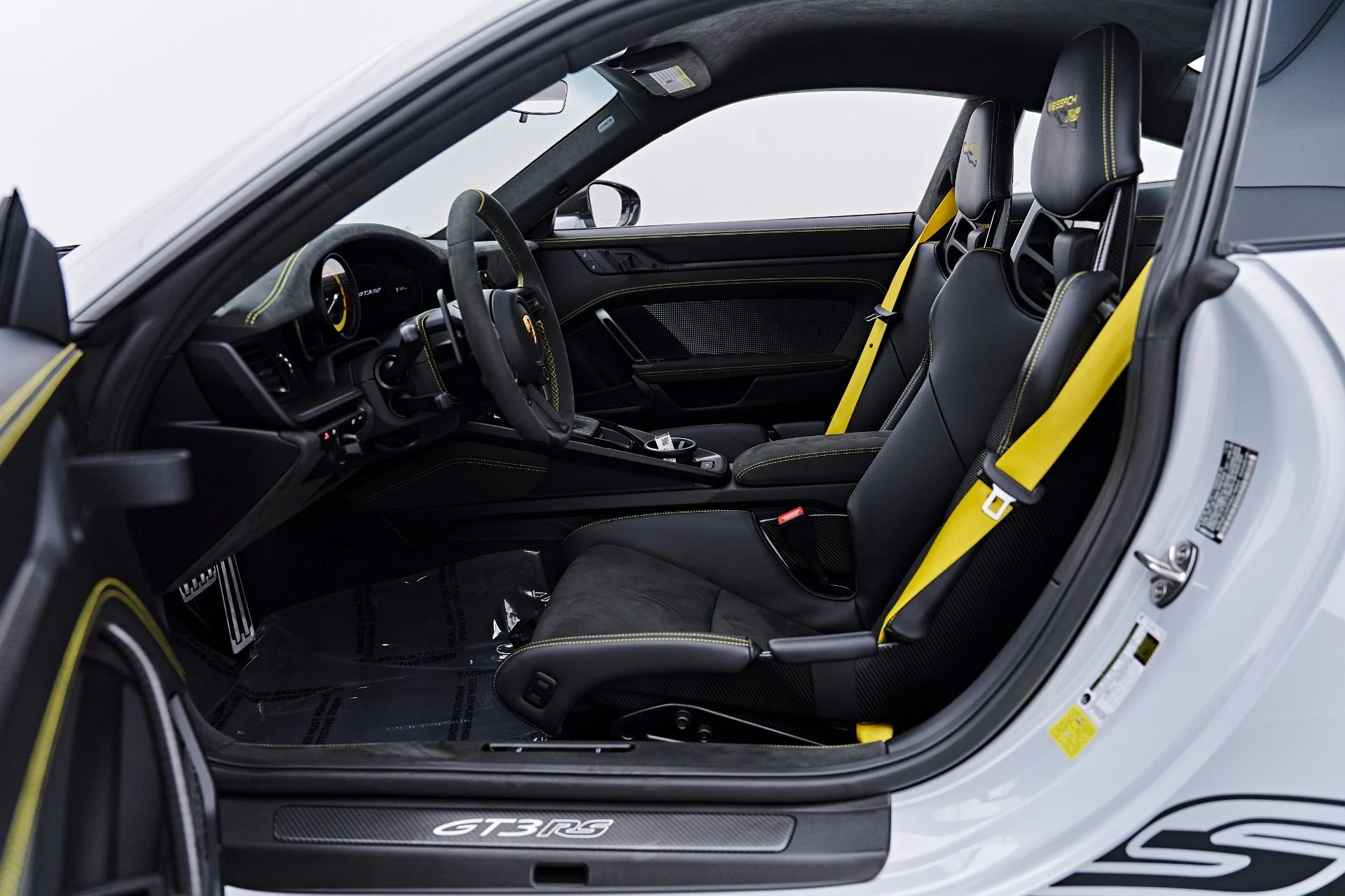 mph044_2989844147_Used_2025_Porsche_911_GT_3_RS_1790364164_f33e85cc71